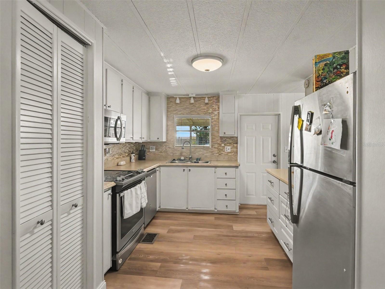 309 50TH AVENUE TER E