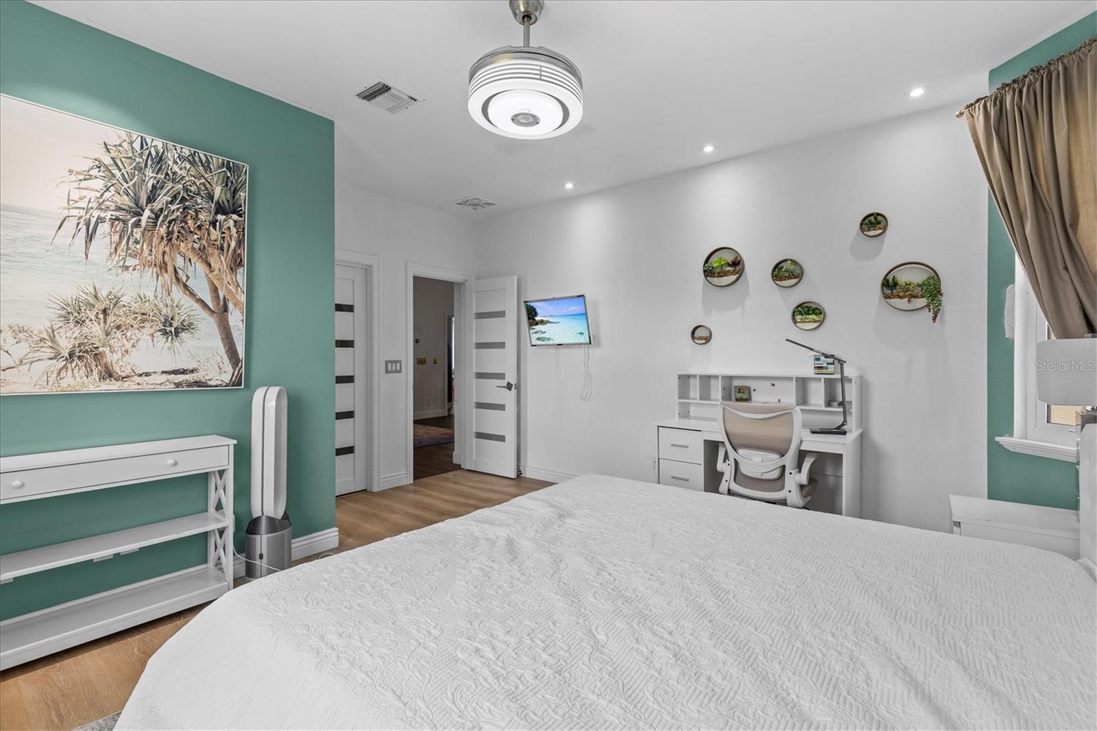 5914 LA ROSA LN