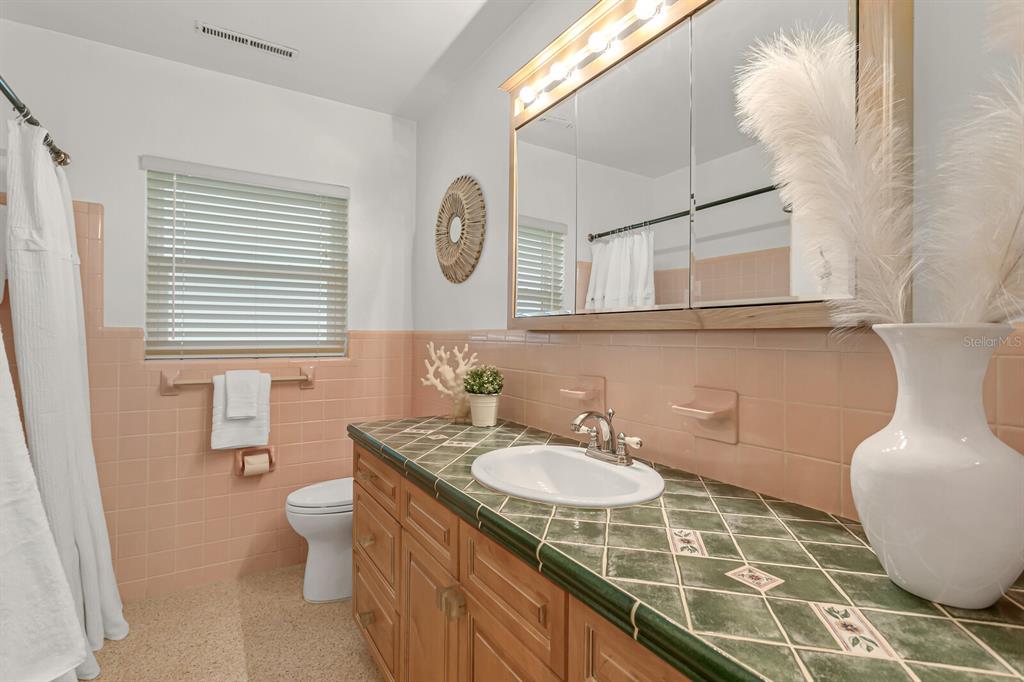 1762 EMERALD DRIVE