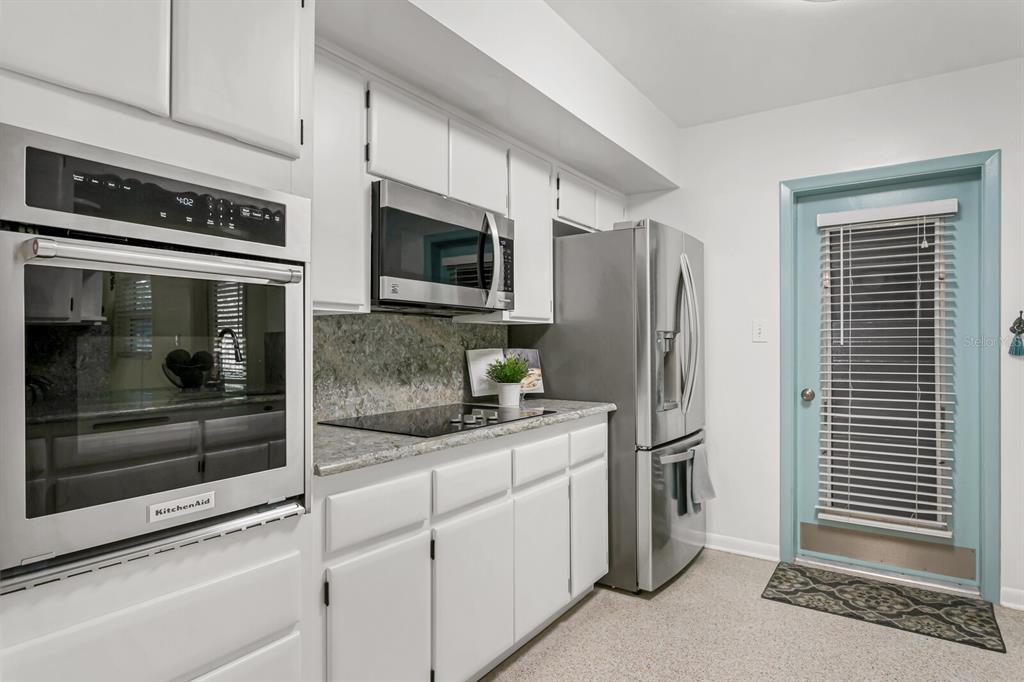 1762 EMERALD DRIVE