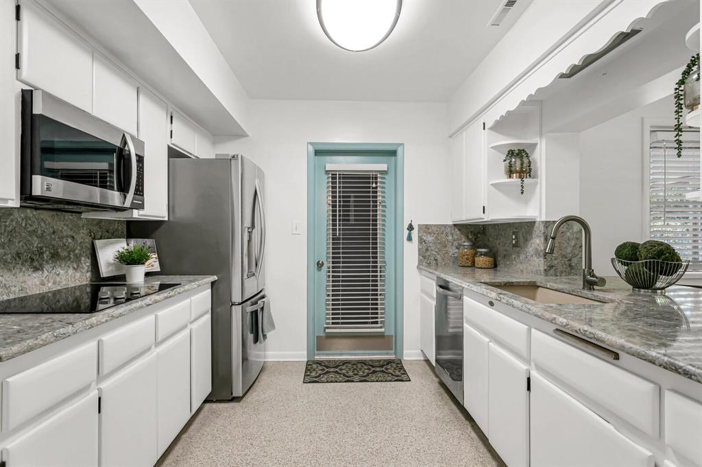 1762 EMERALD DRIVE