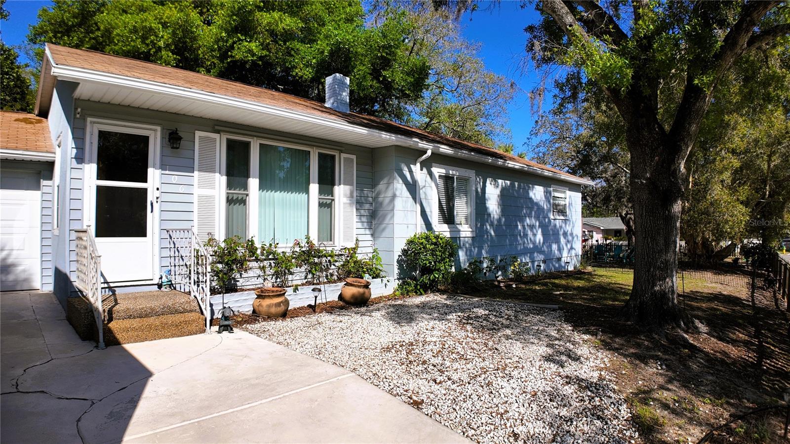 106 N LEVIS AVE