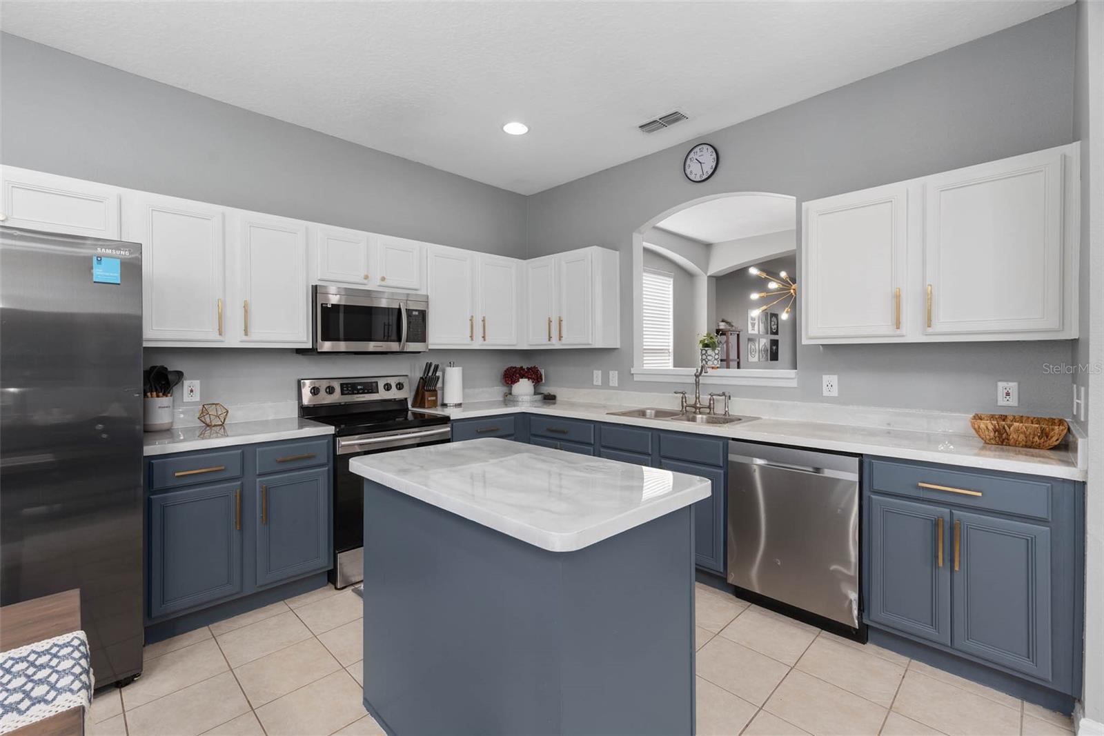 248 CARRERA AVE