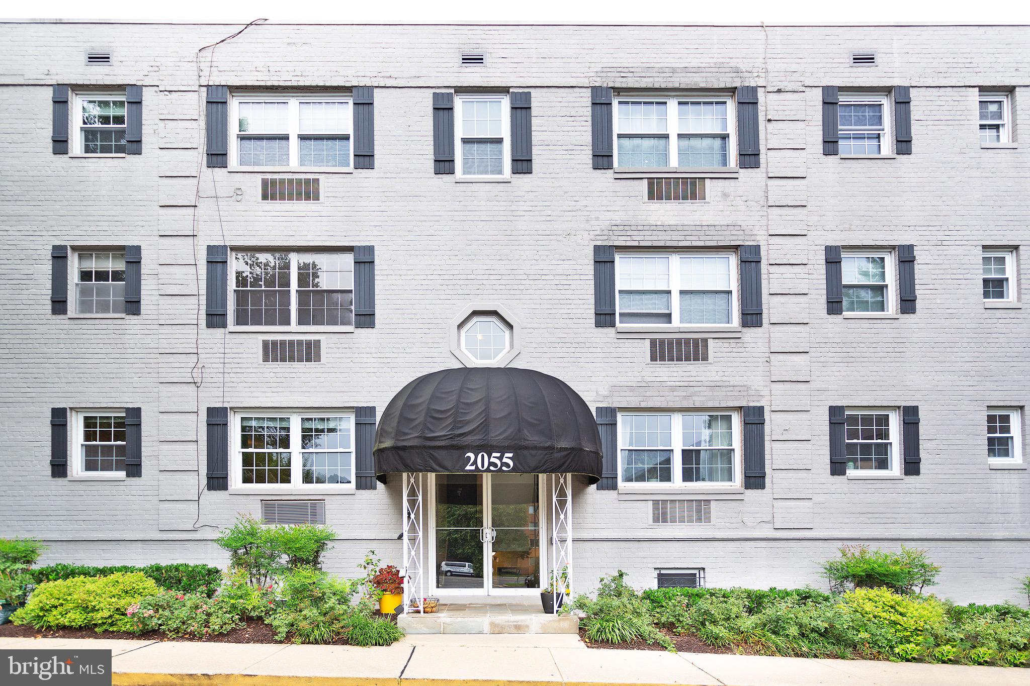 2055 N Woodstock St #101