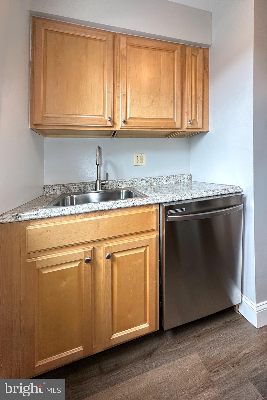 2055 N Woodstock St #101