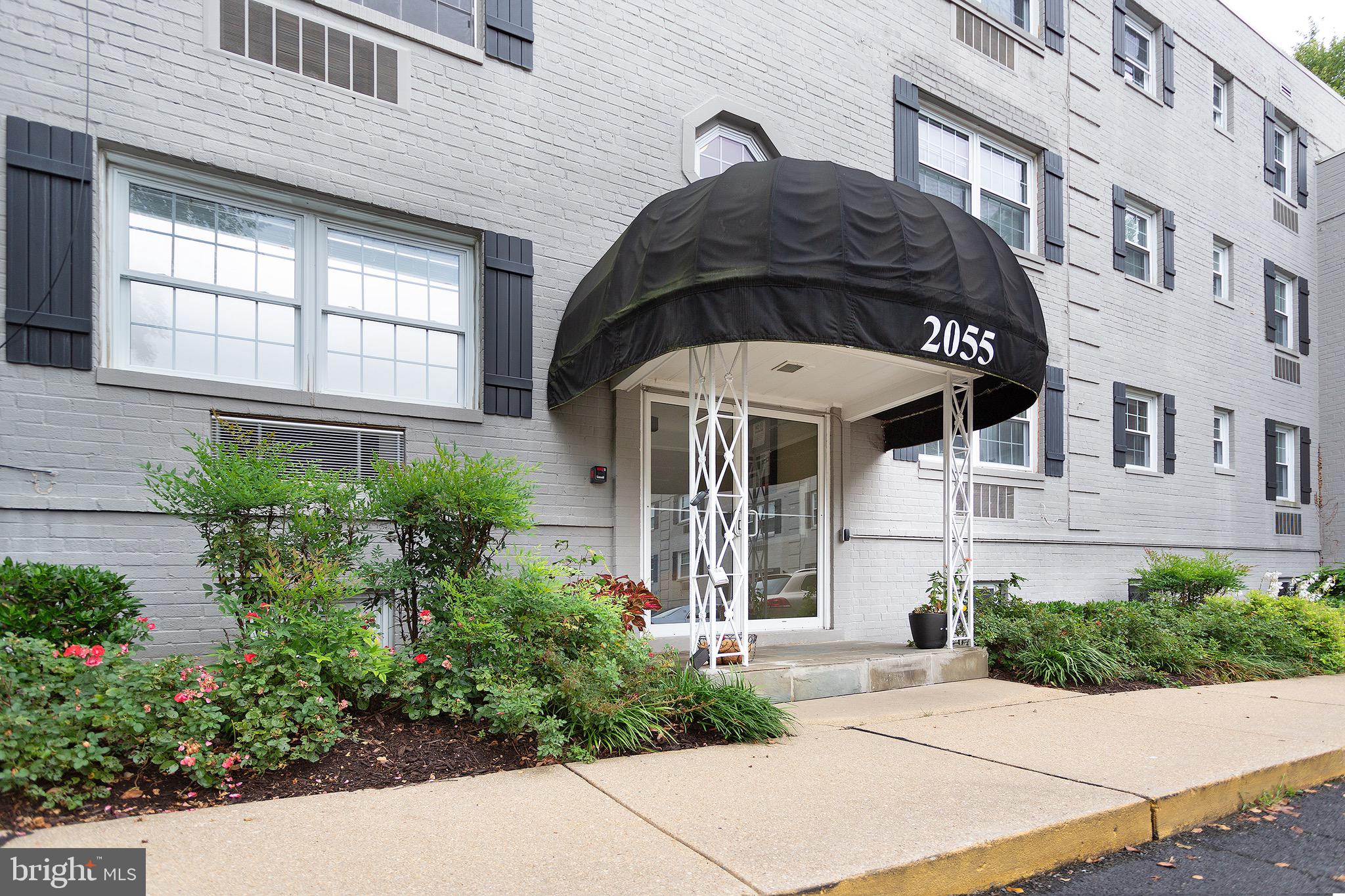 2055 N Woodstock St #101