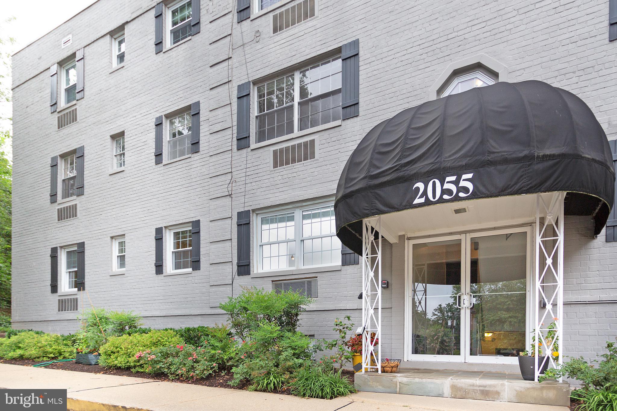 2055 N Woodstock St #101