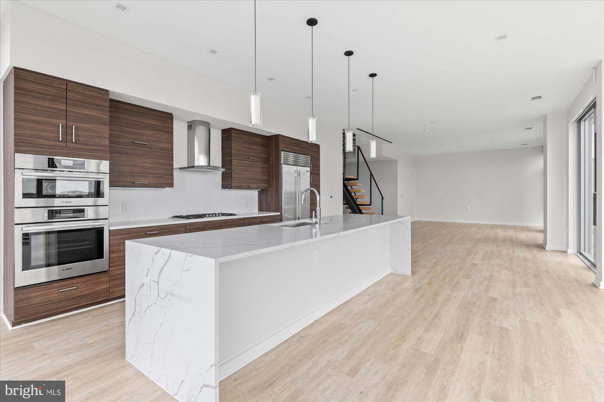 400 ARMY NAVY DRIVE 1821
