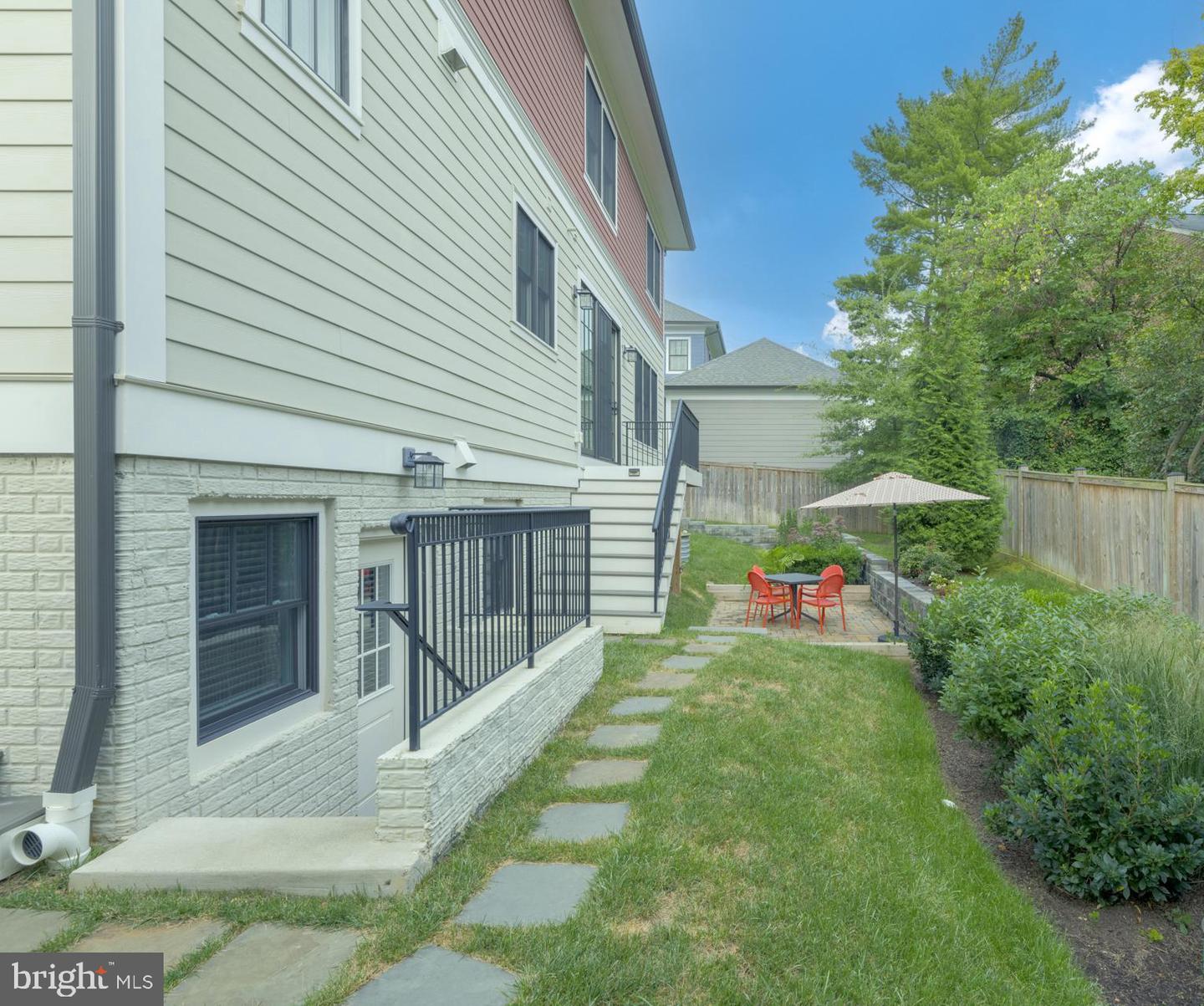 492 N Abingdon St