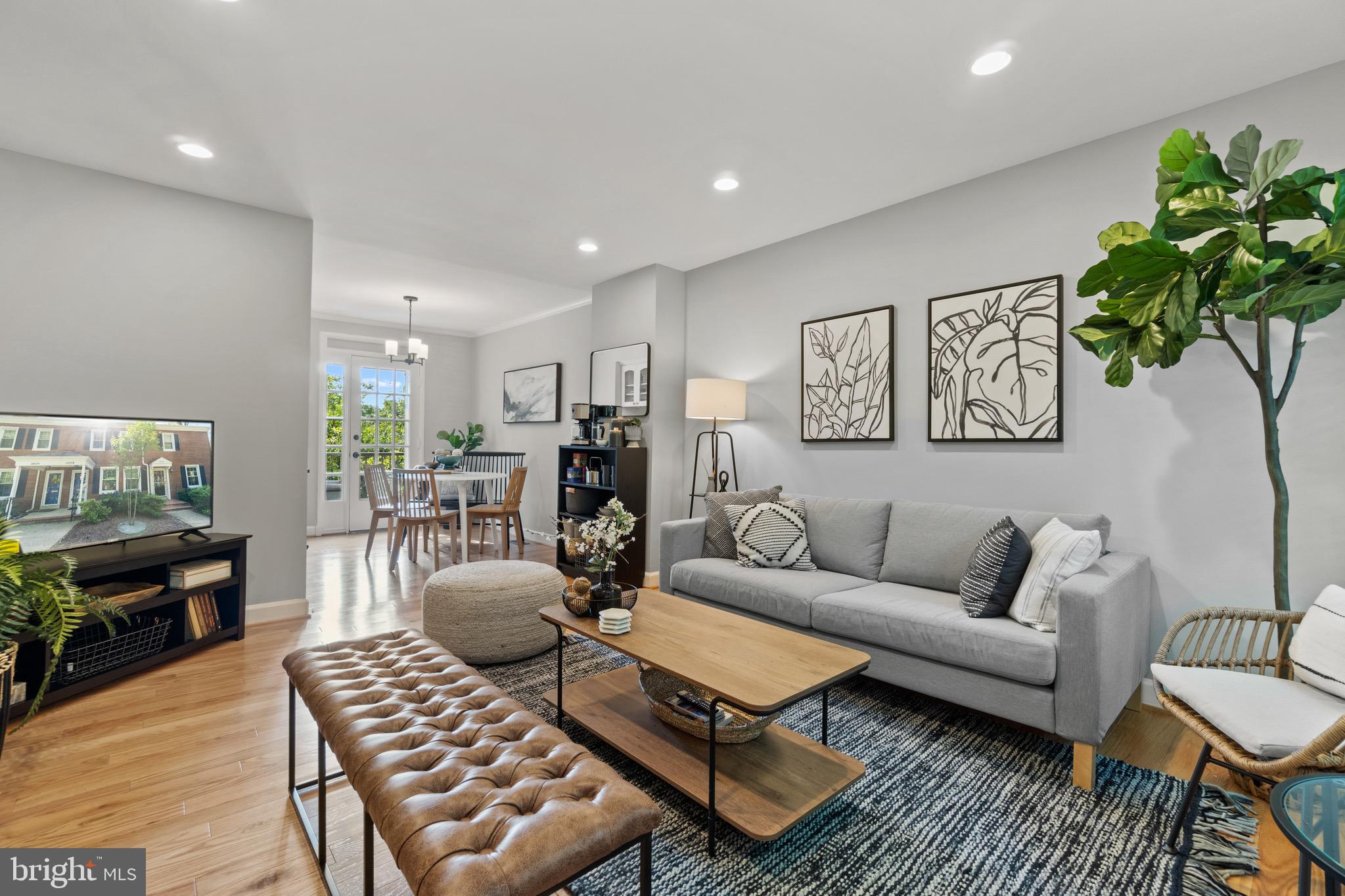 2807 S Abingdon St #B