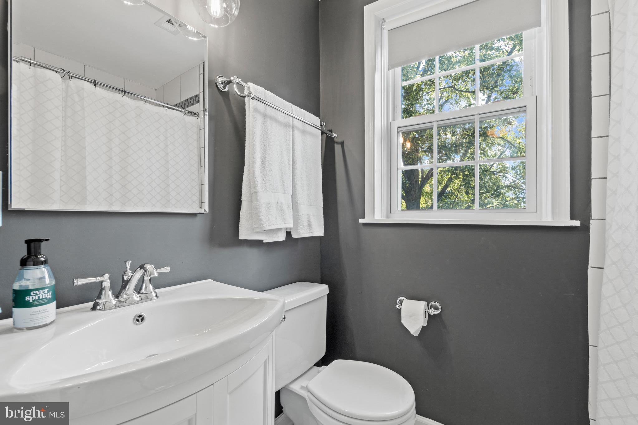 2807 S Abingdon St #B