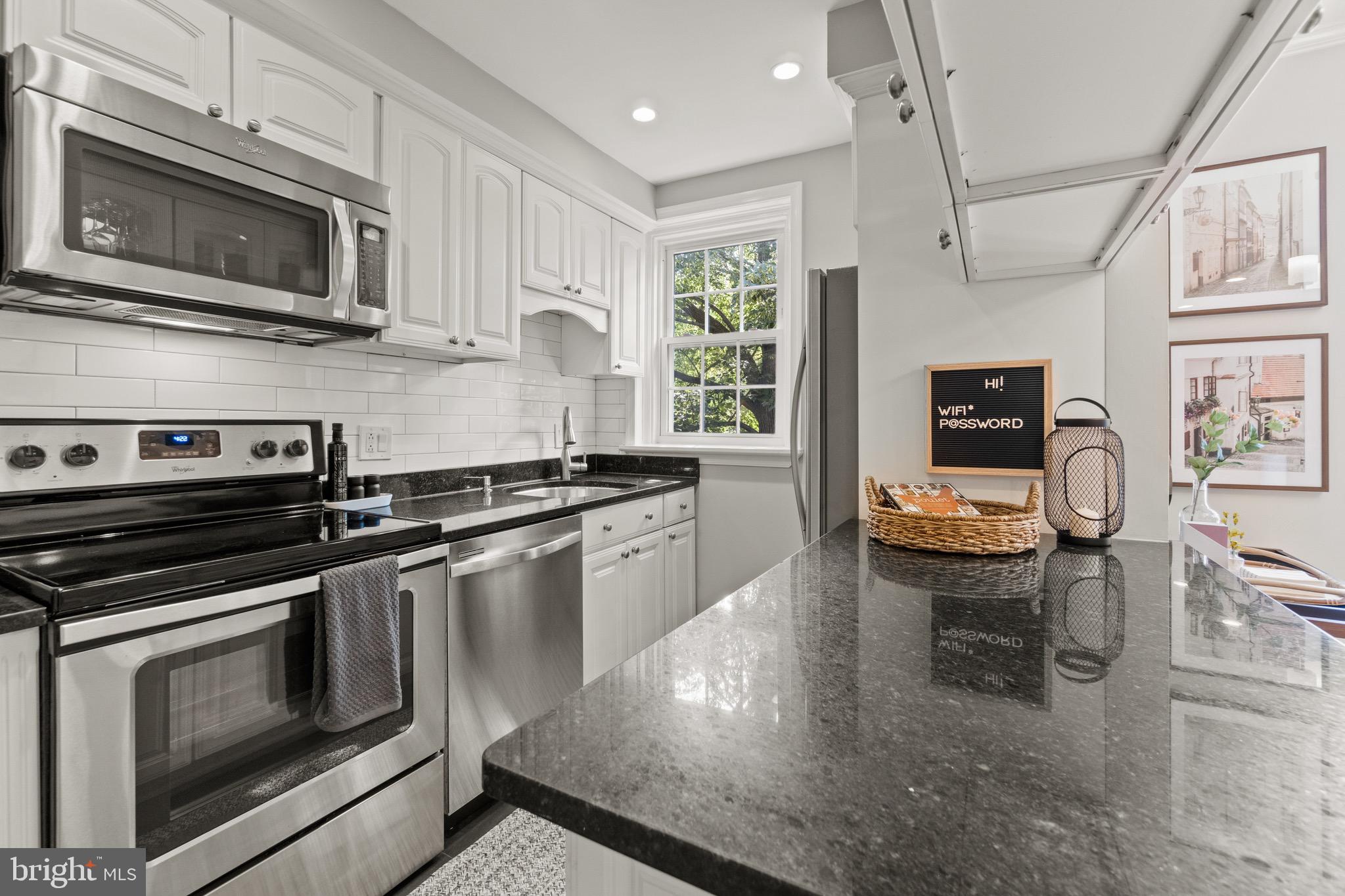 2807 S Abingdon St #B