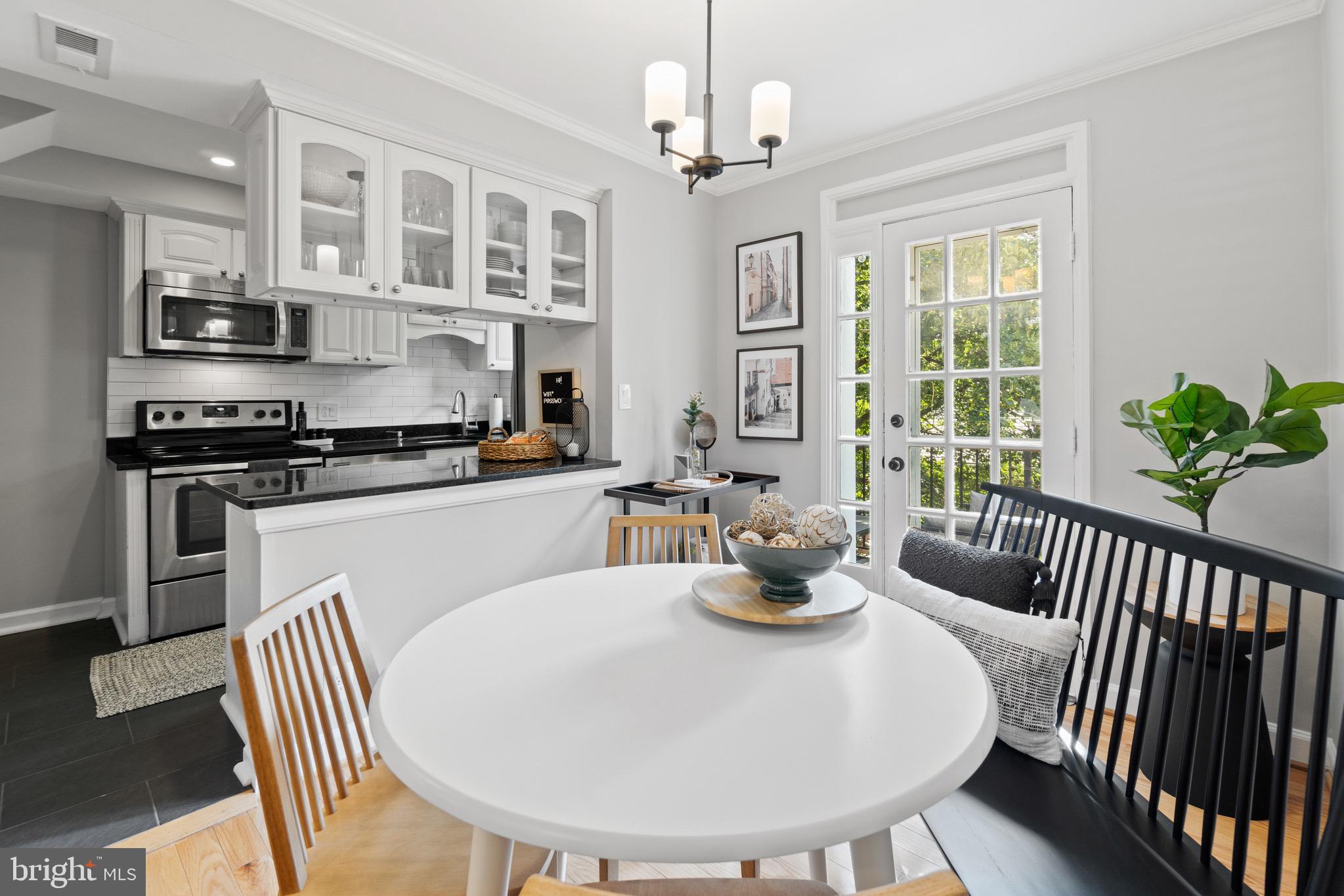 2807 S Abingdon St #B