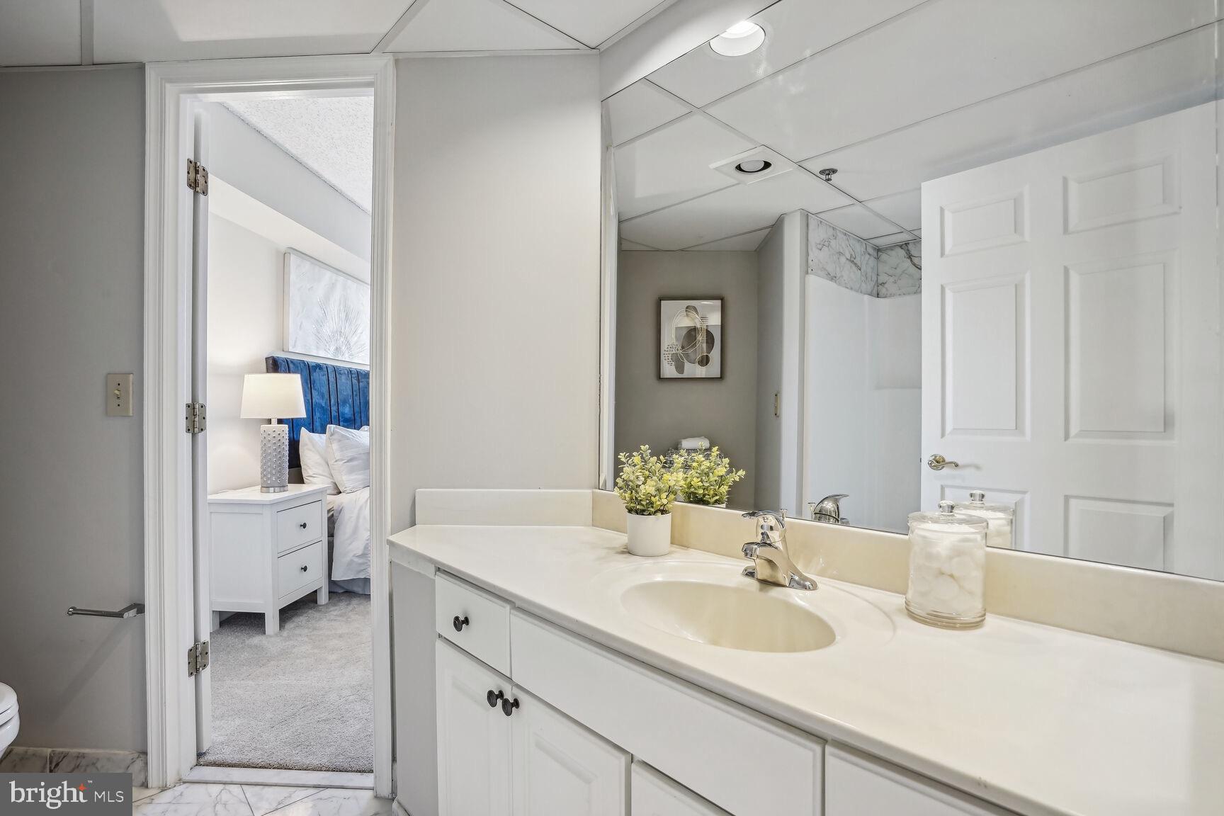 1276 N Wayne St N #1201