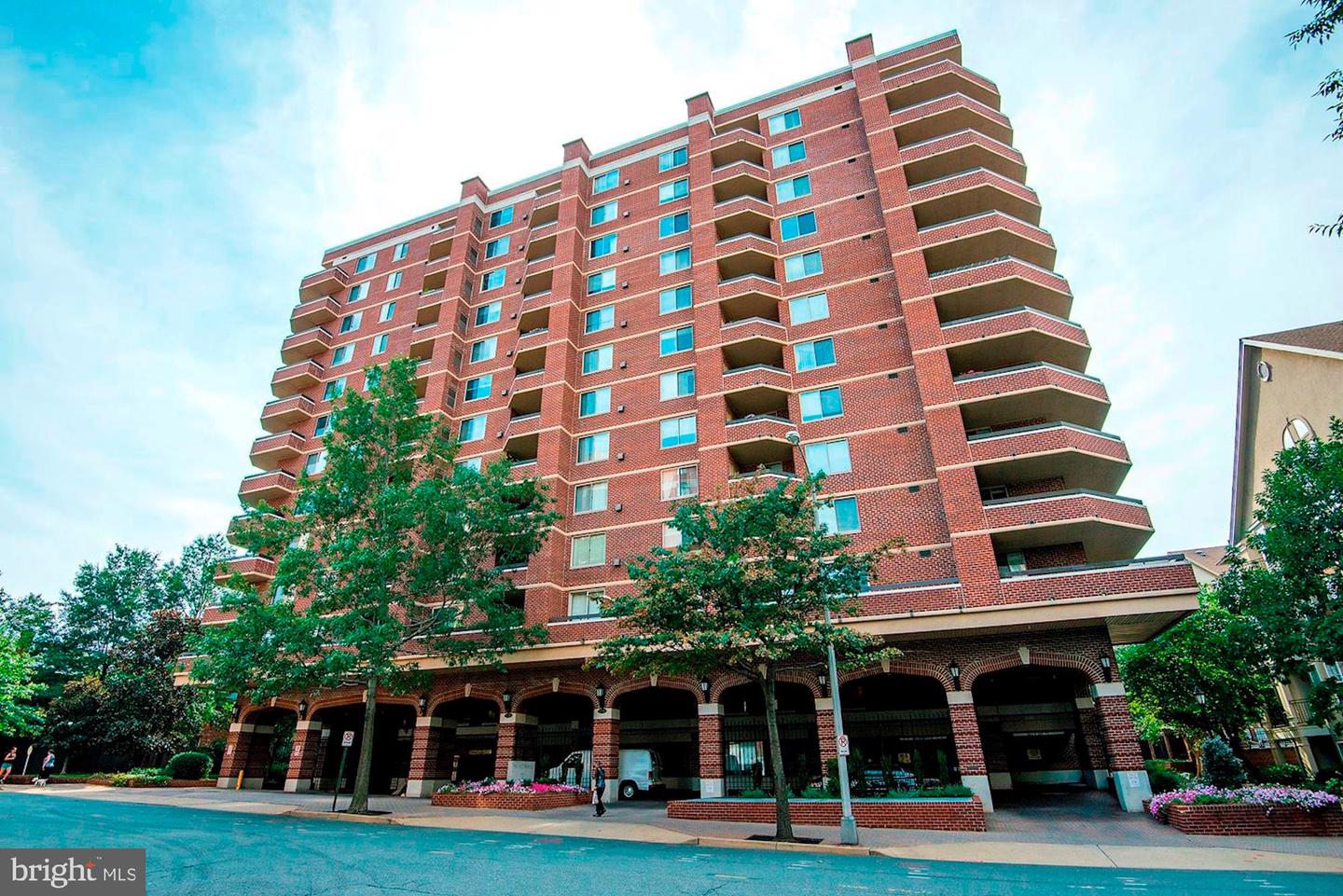 1276 N Wayne St N #1201