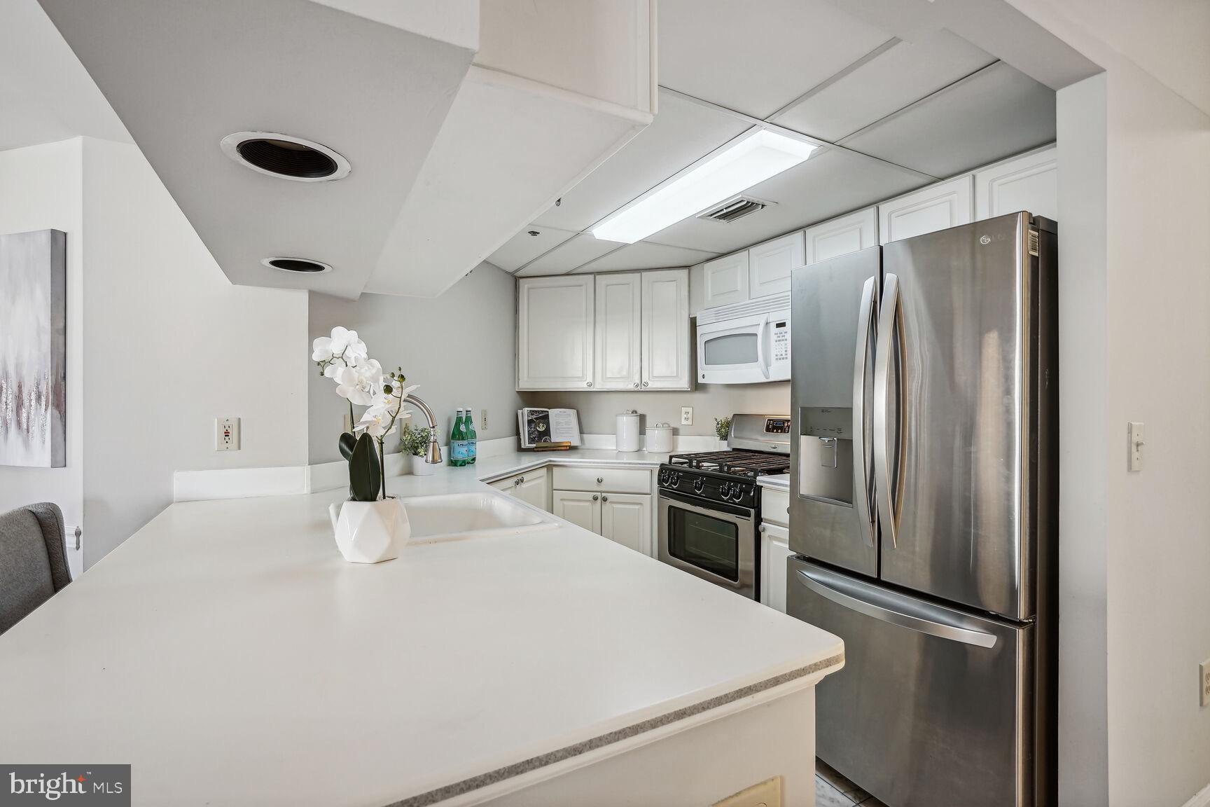 1276 N Wayne St N #1201