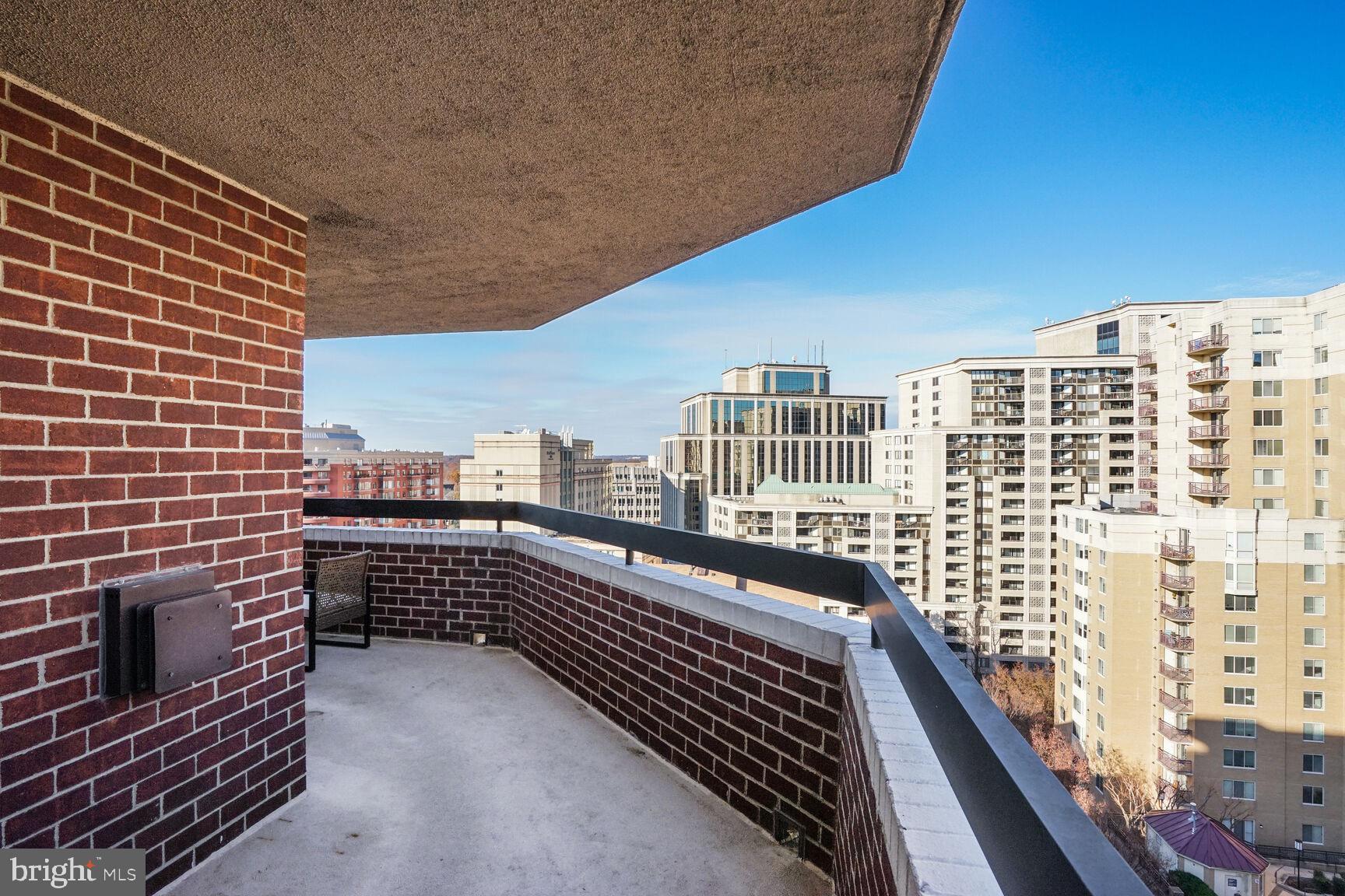 1276 N Wayne St N #1201