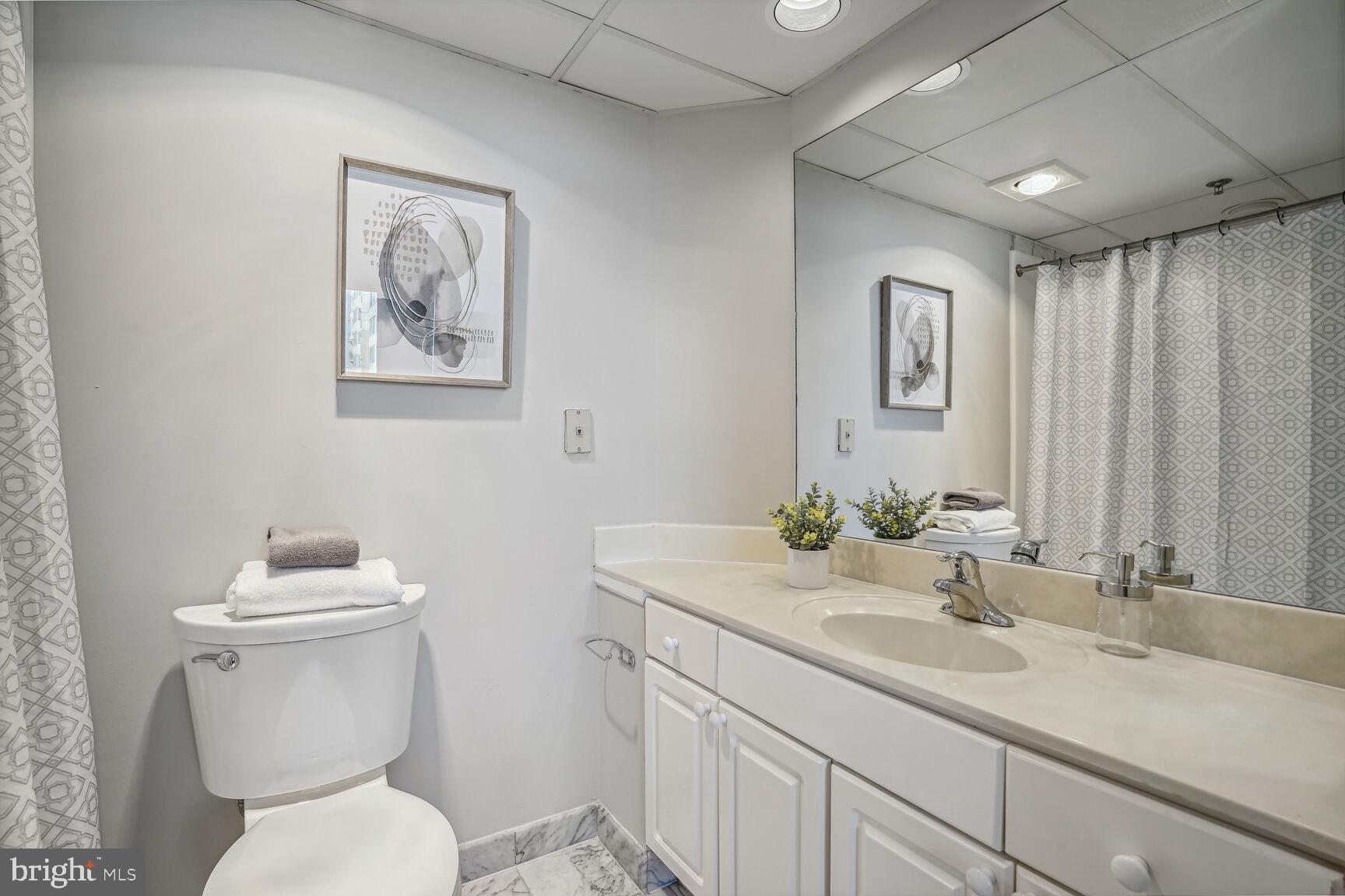 1276 N Wayne St N #1201