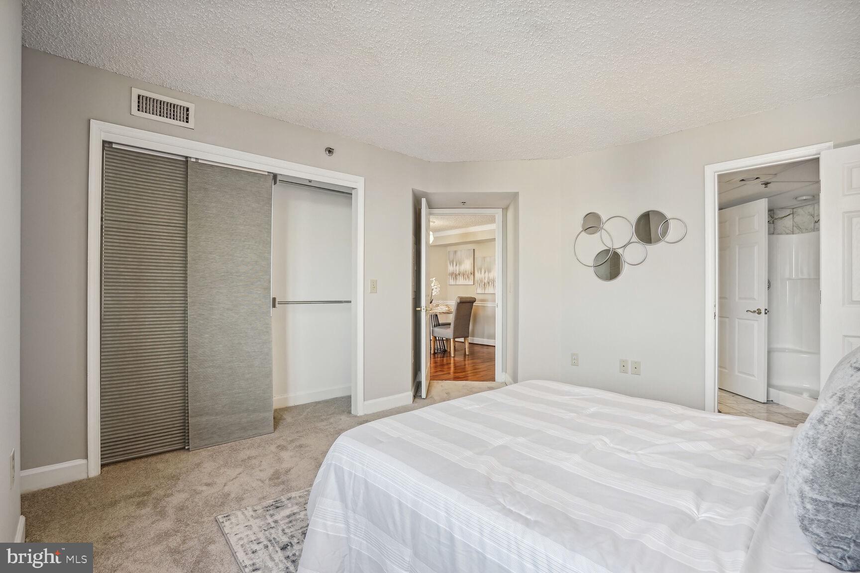 1276 N Wayne St N #1201