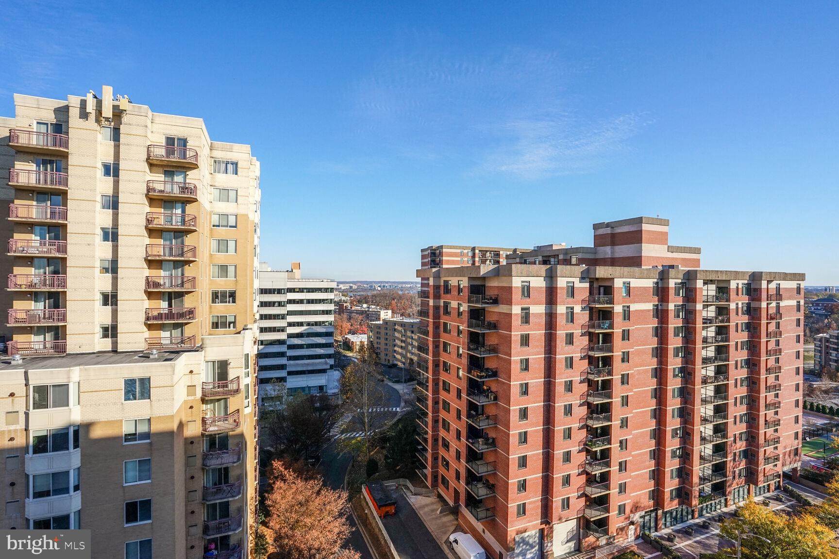 1276 N Wayne St N #1201