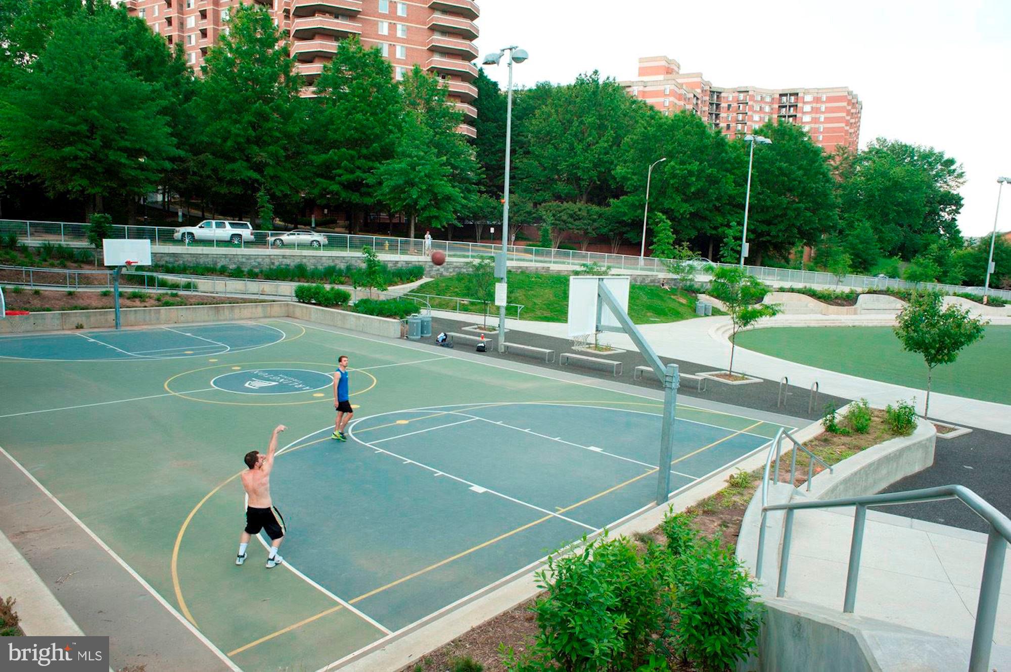 1276 N Wayne St N #1201