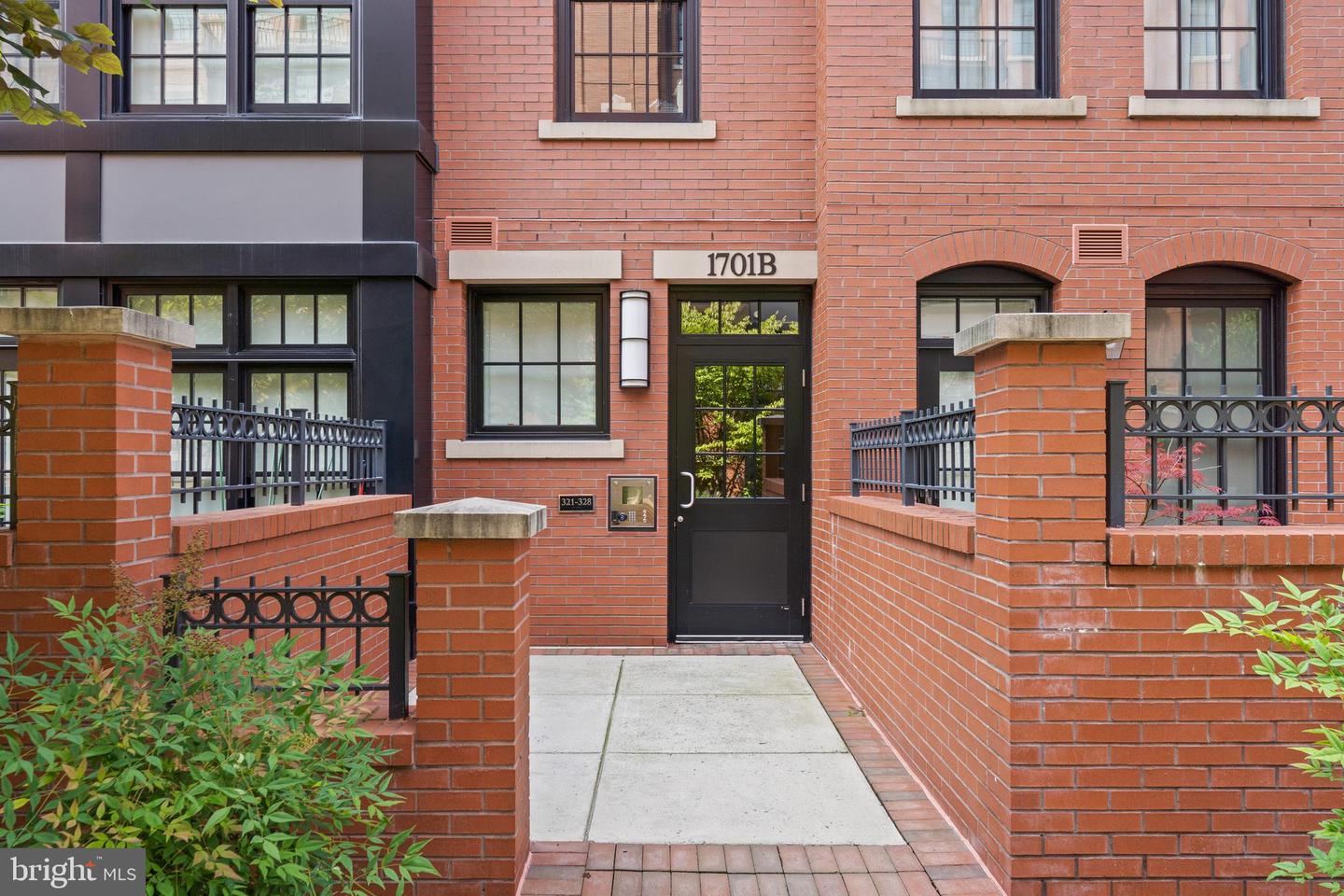1701 16th St N #328