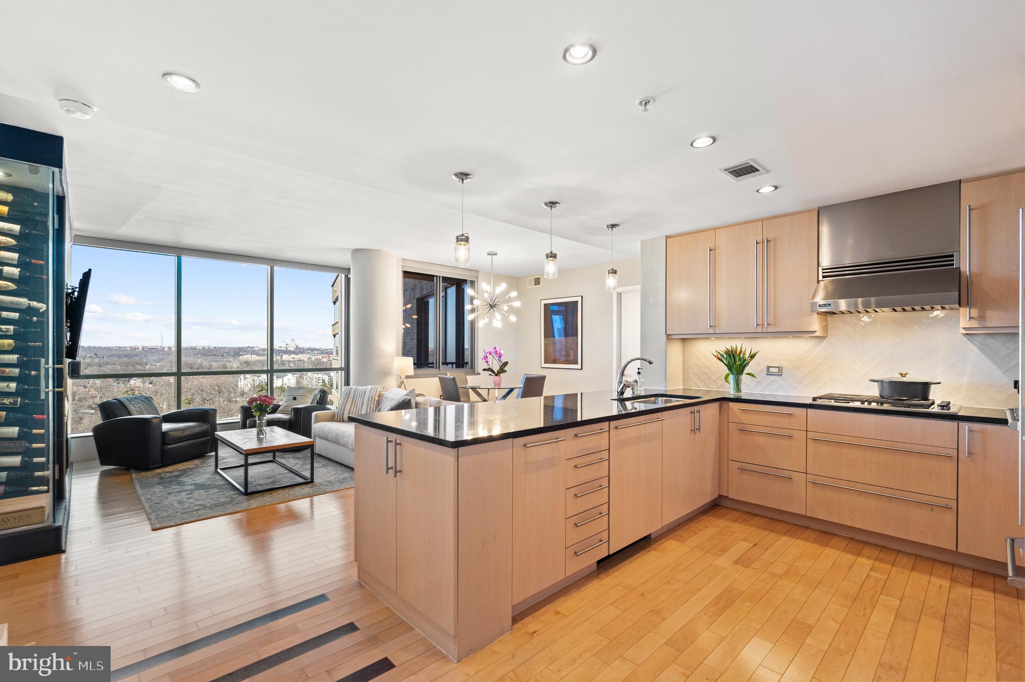 2001 15th St N #1414