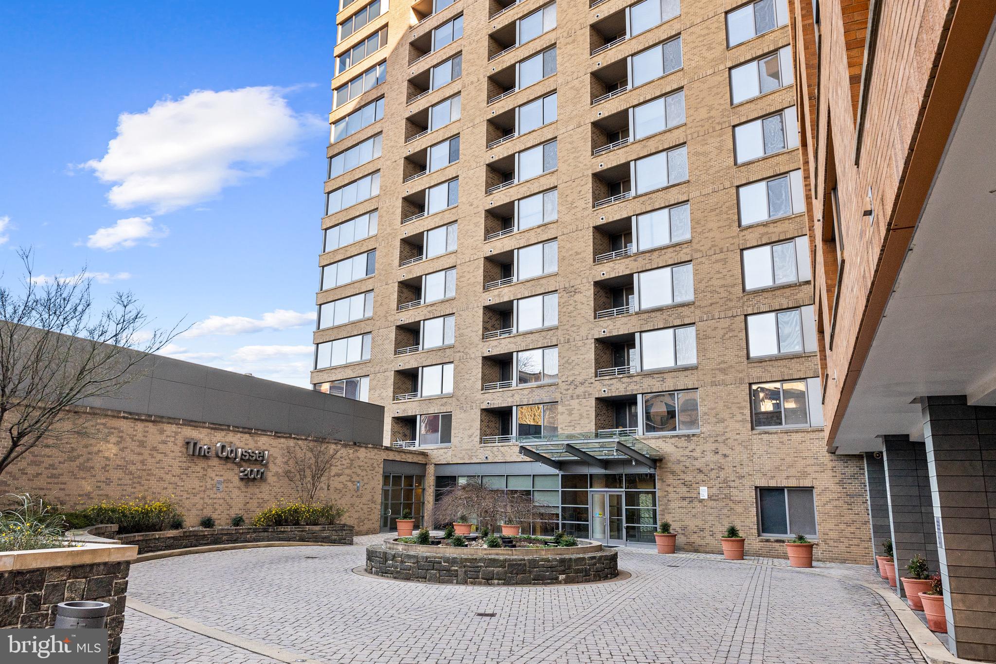 2001 15th St N #1414