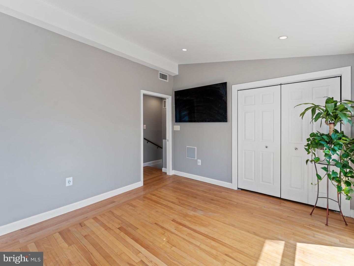 5214 10th Pl S