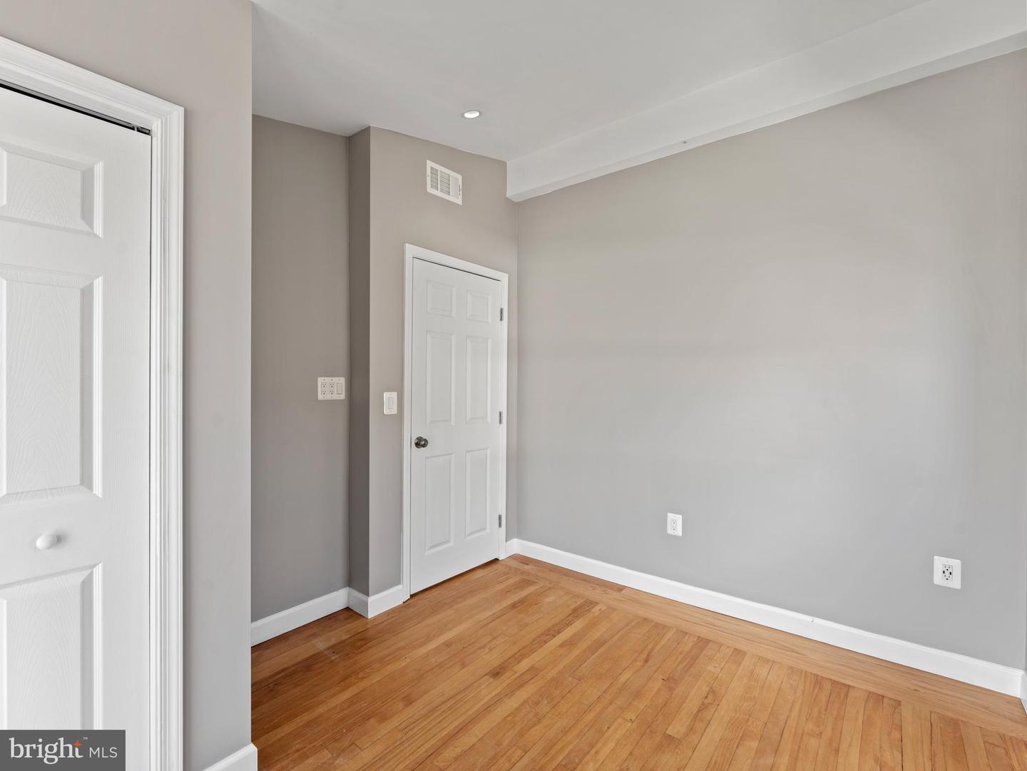 5214 10th Pl S