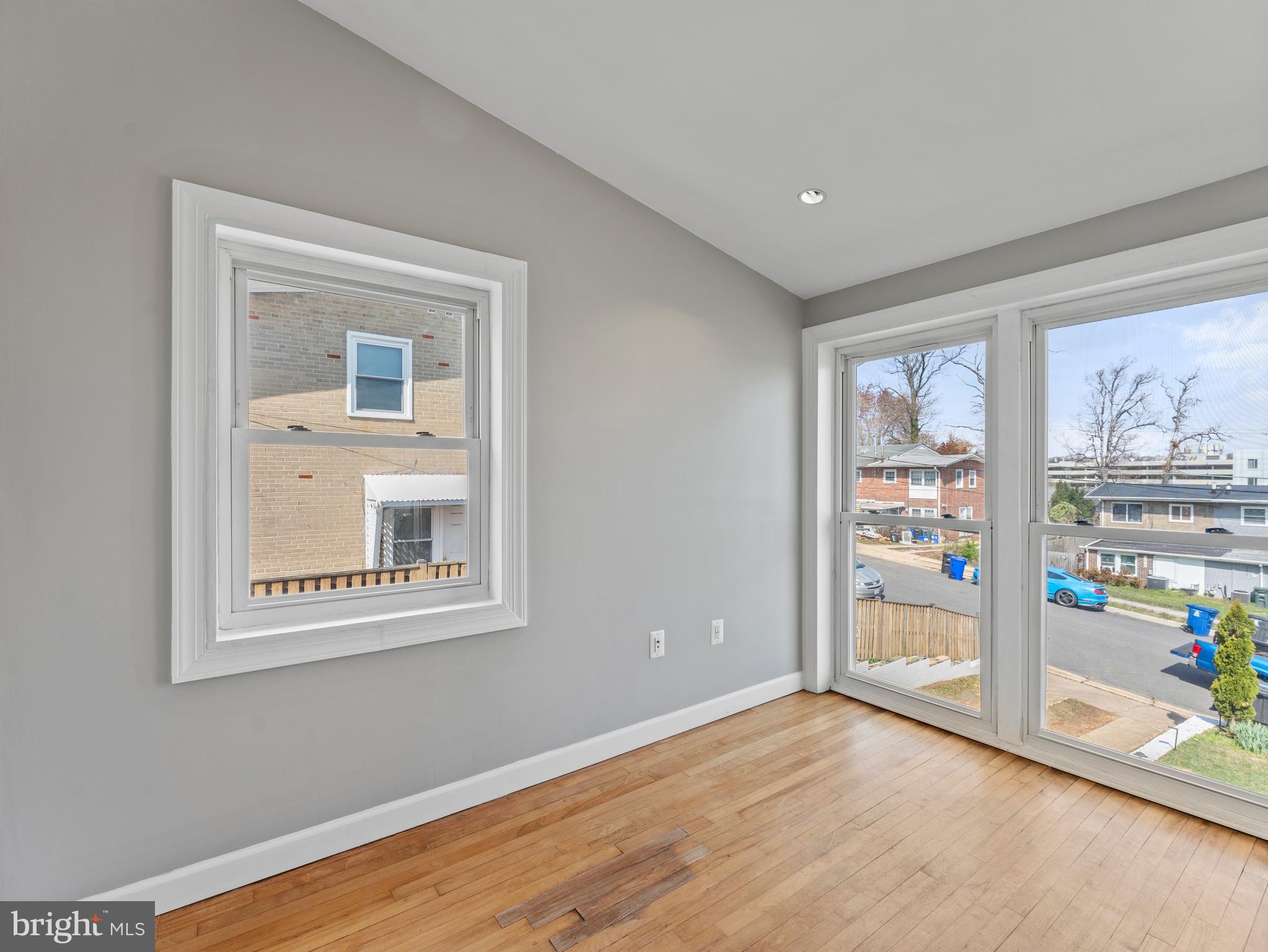 5214 10th Pl S