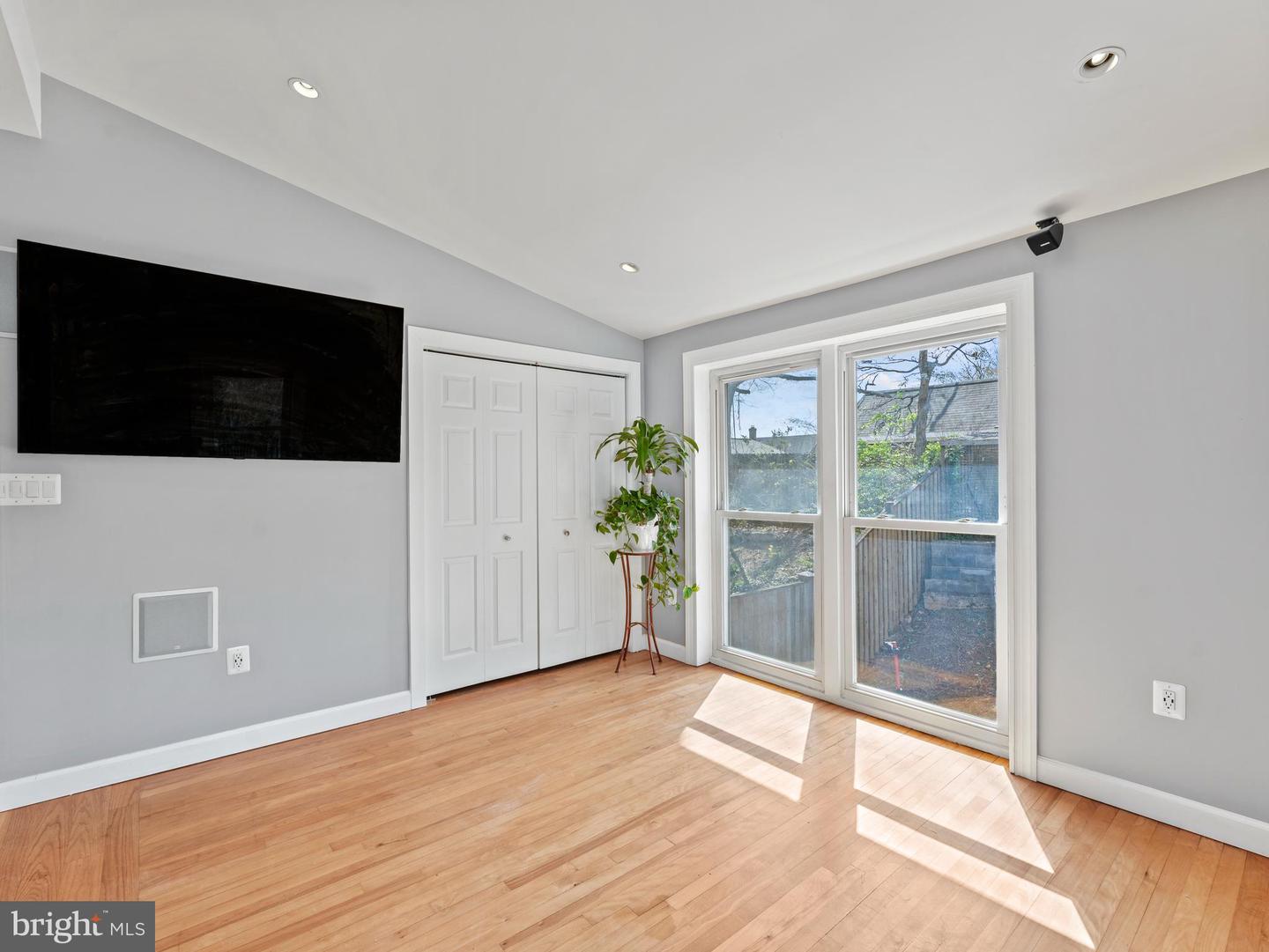 5214 10th Pl S