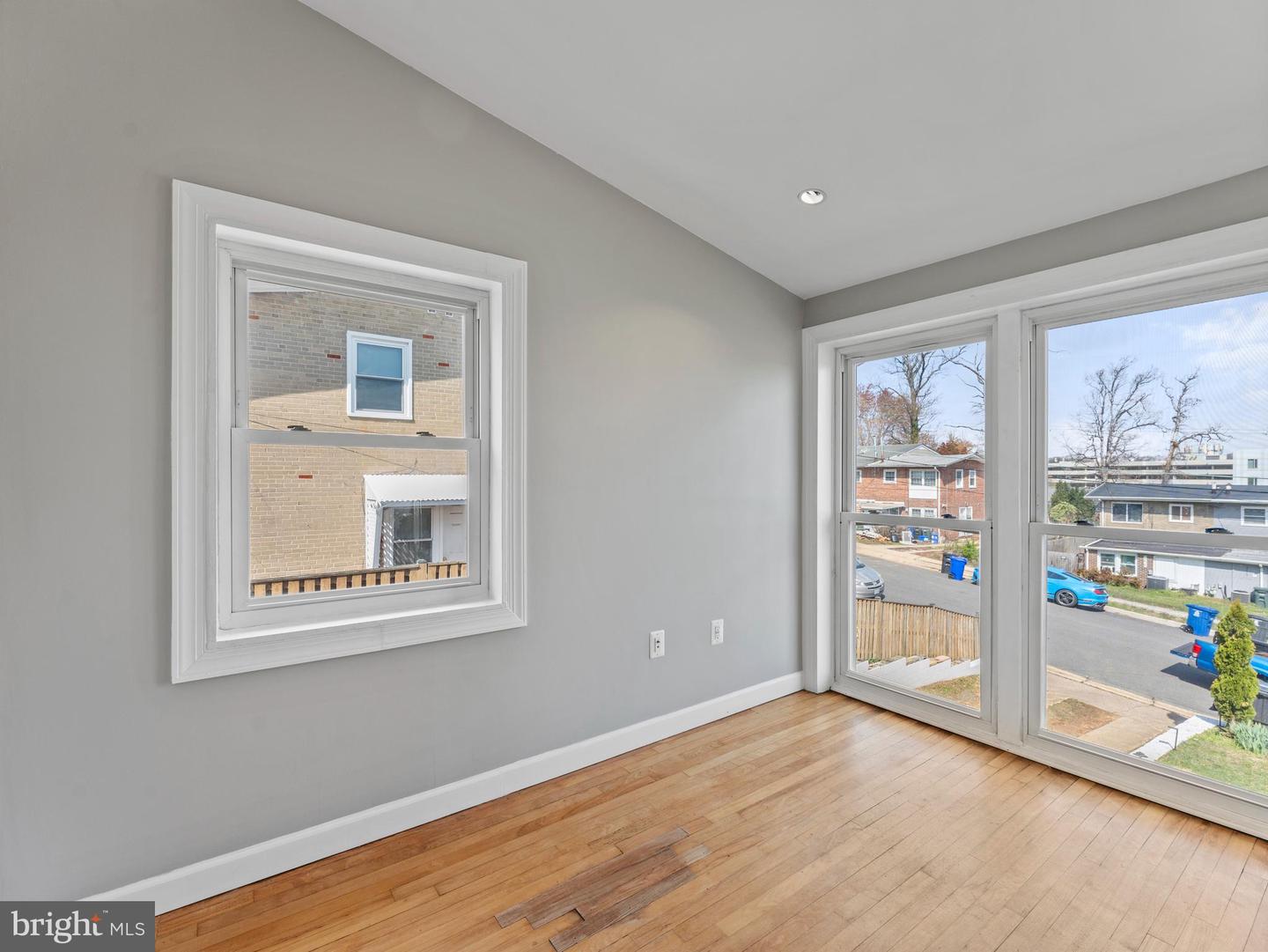 5214 10th Pl S