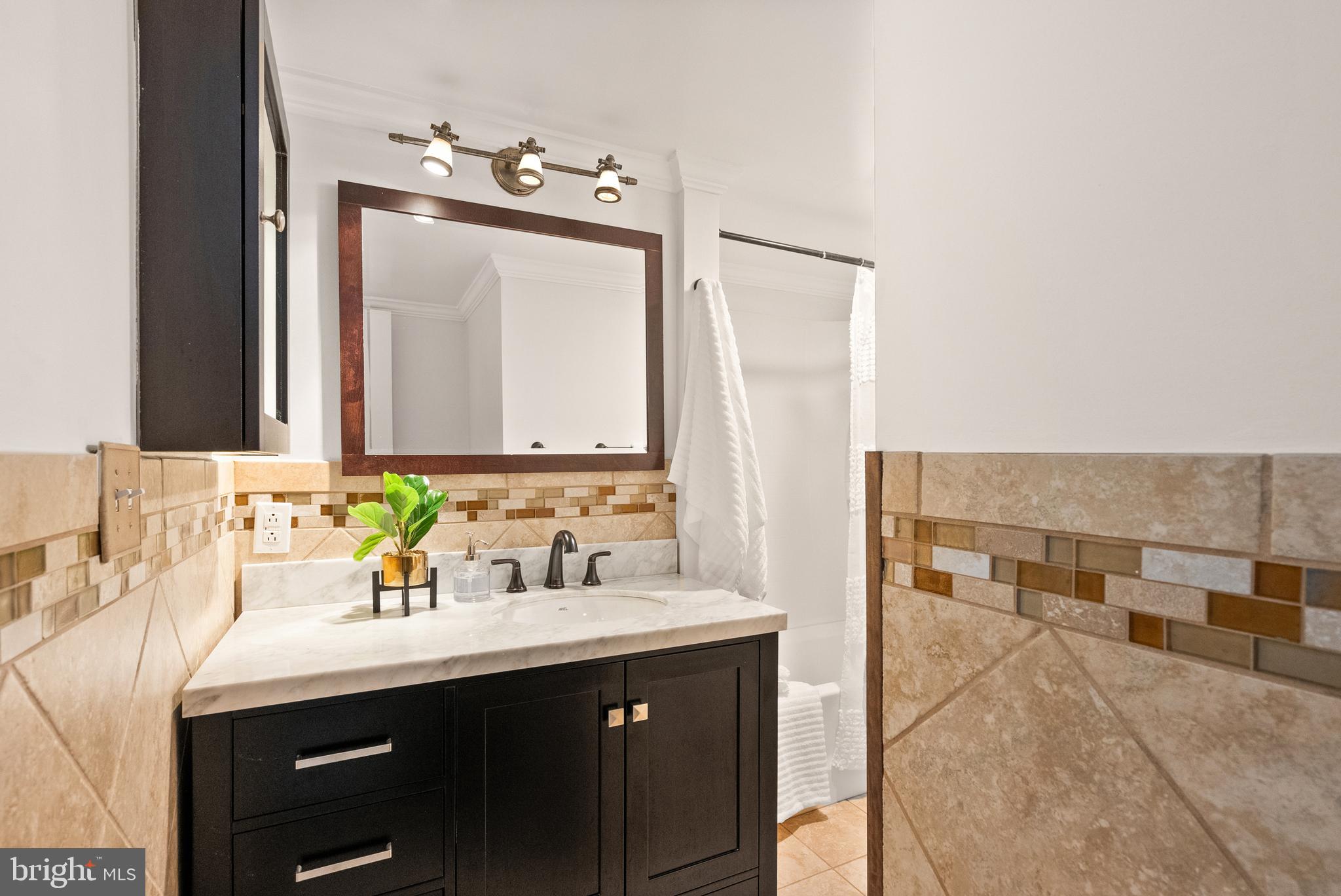 1401 N RHODES ST N #102