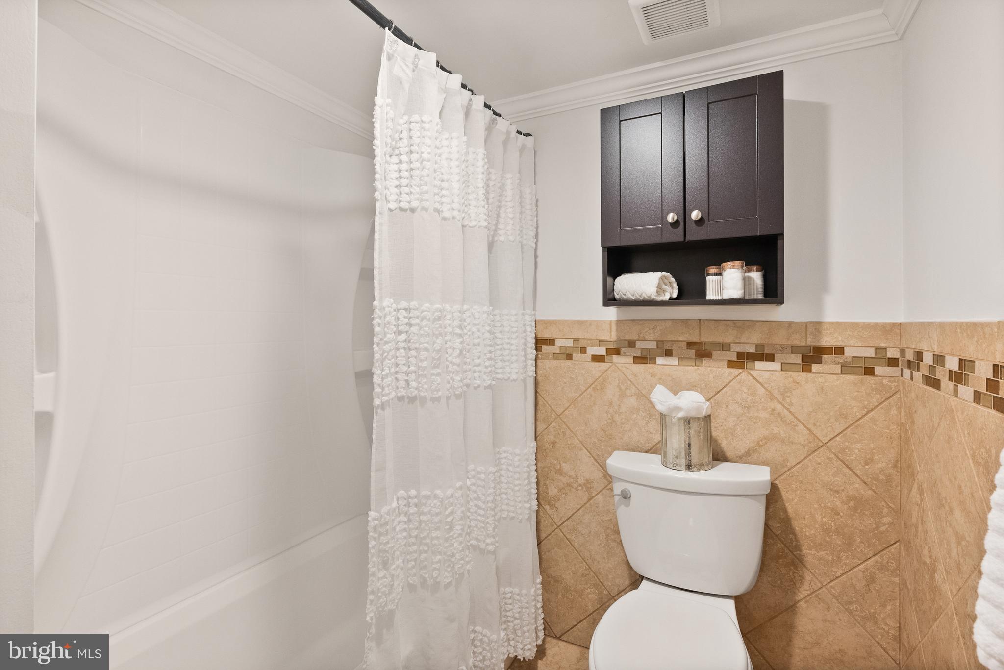 1401 N RHODES ST N #102