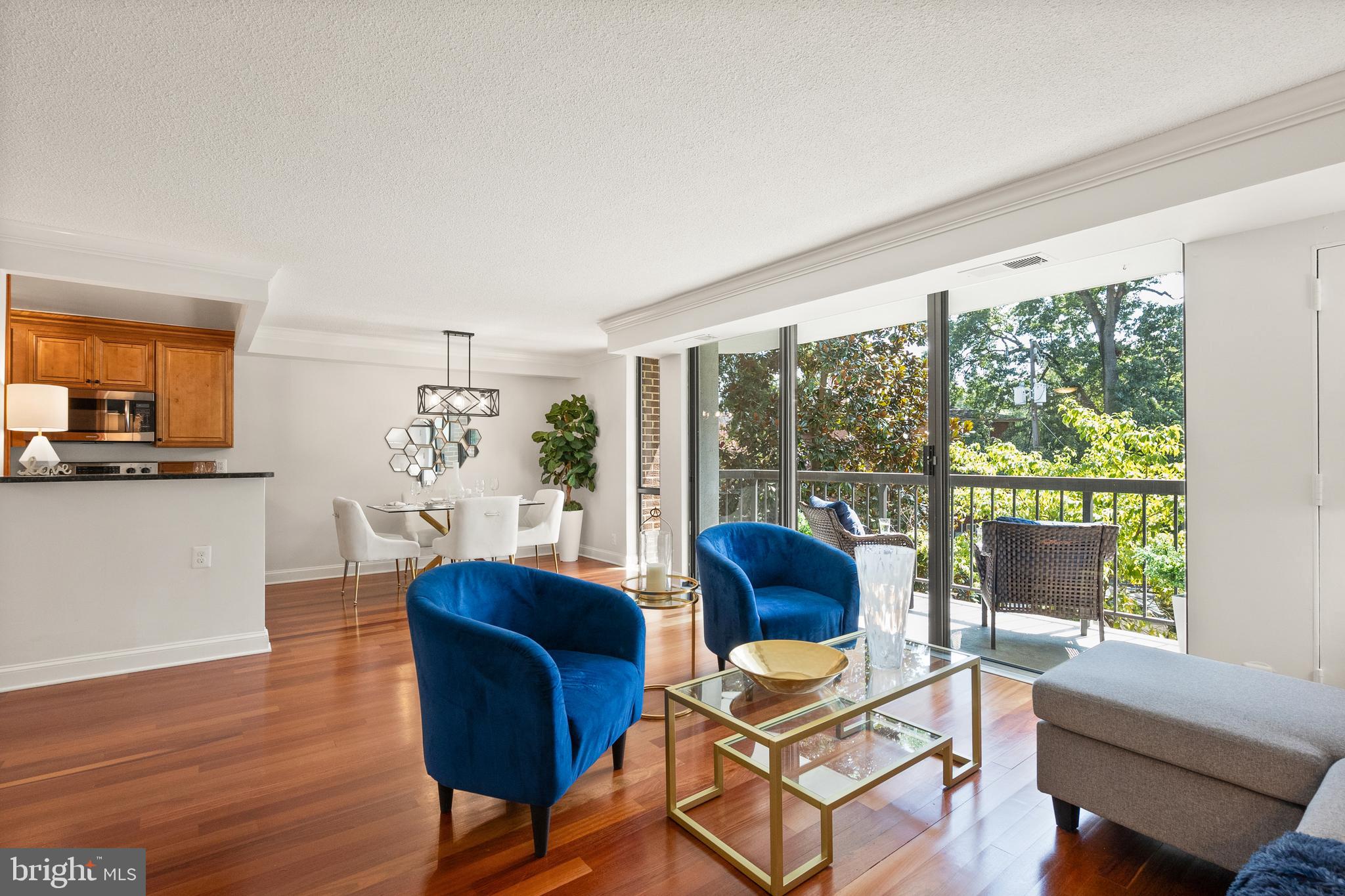 1401 N RHODES ST N #102