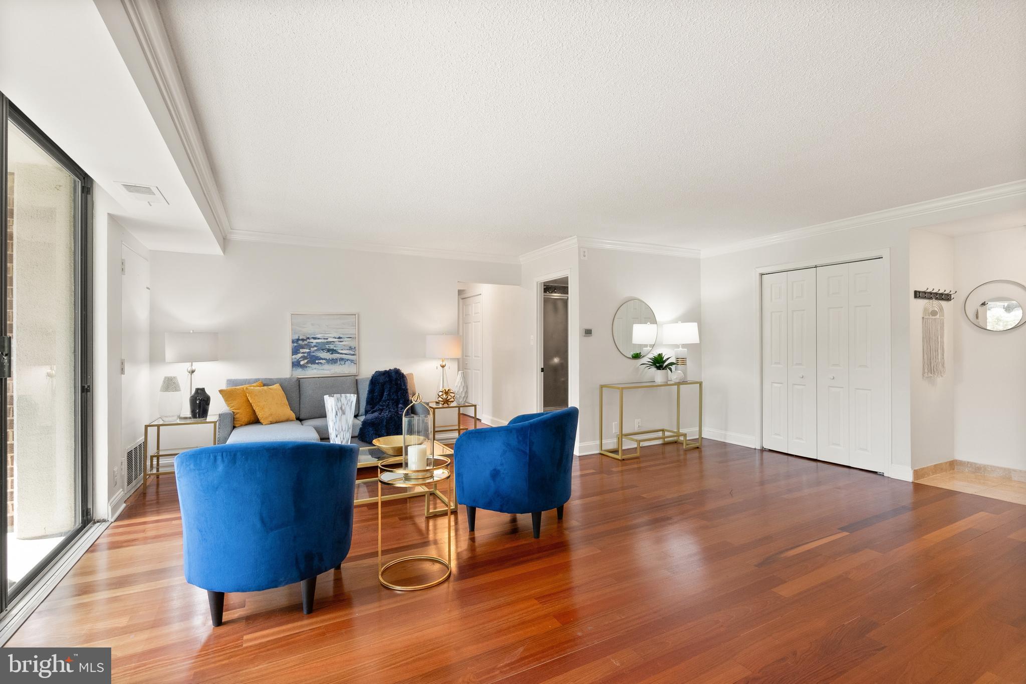 1401 N RHODES ST N #102