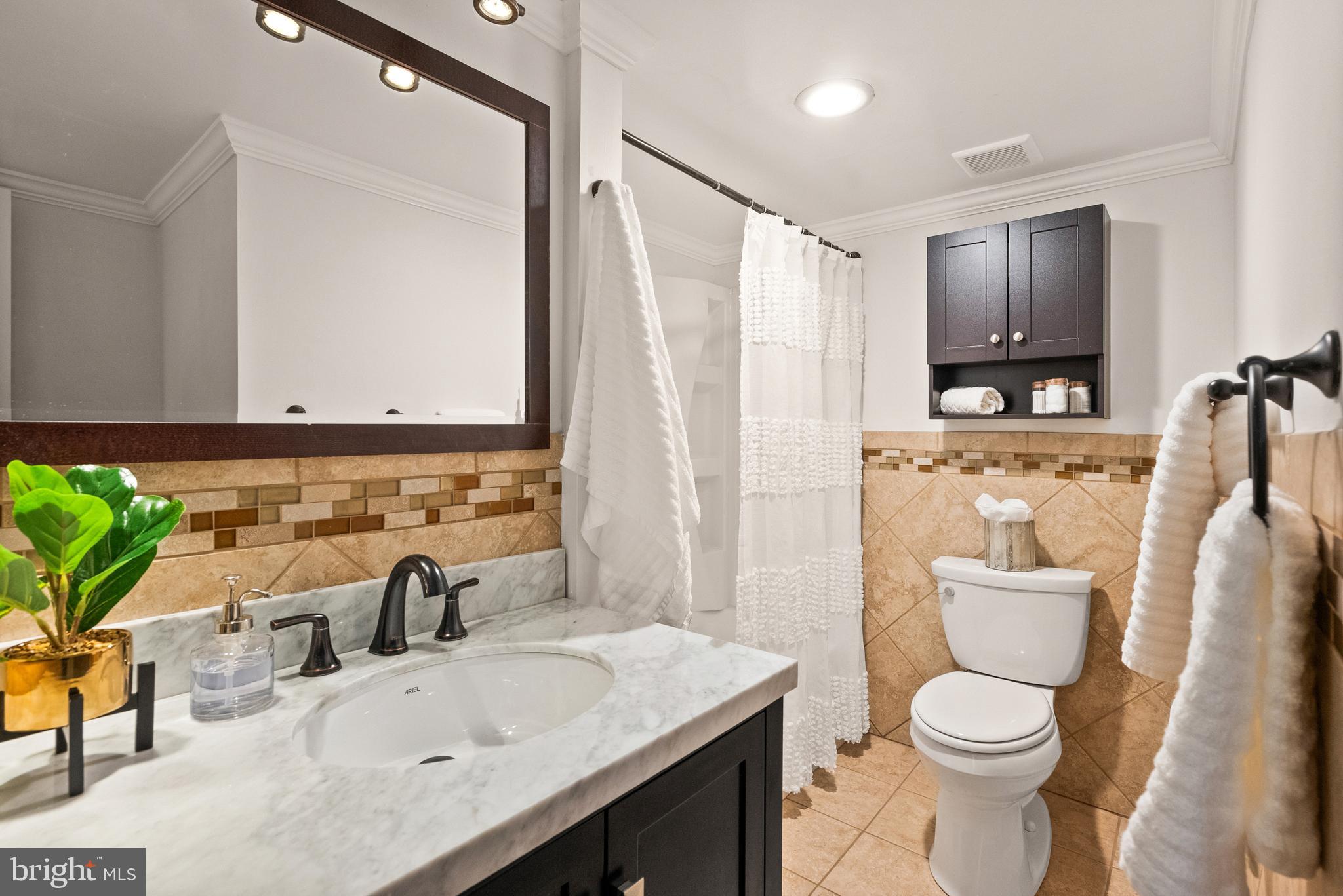 1401 N RHODES ST N #102