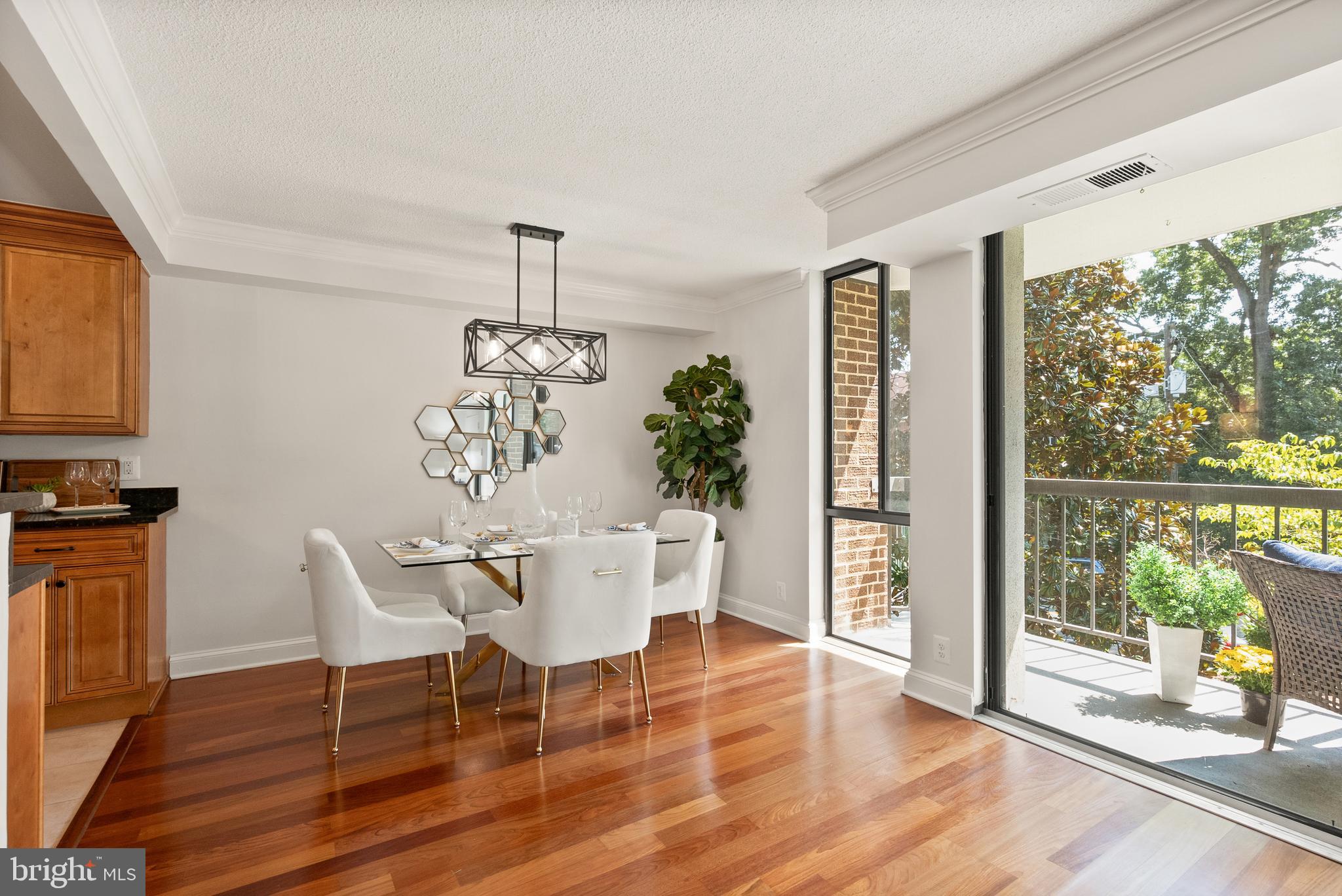 1401 N RHODES ST N #102