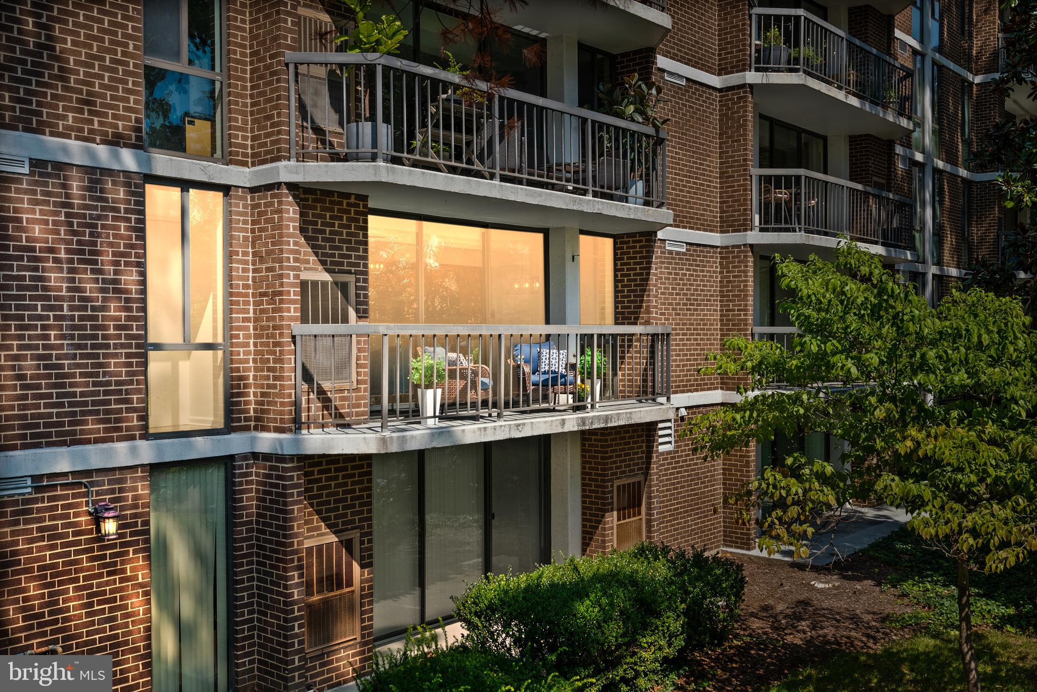 1401 N RHODES ST N #102