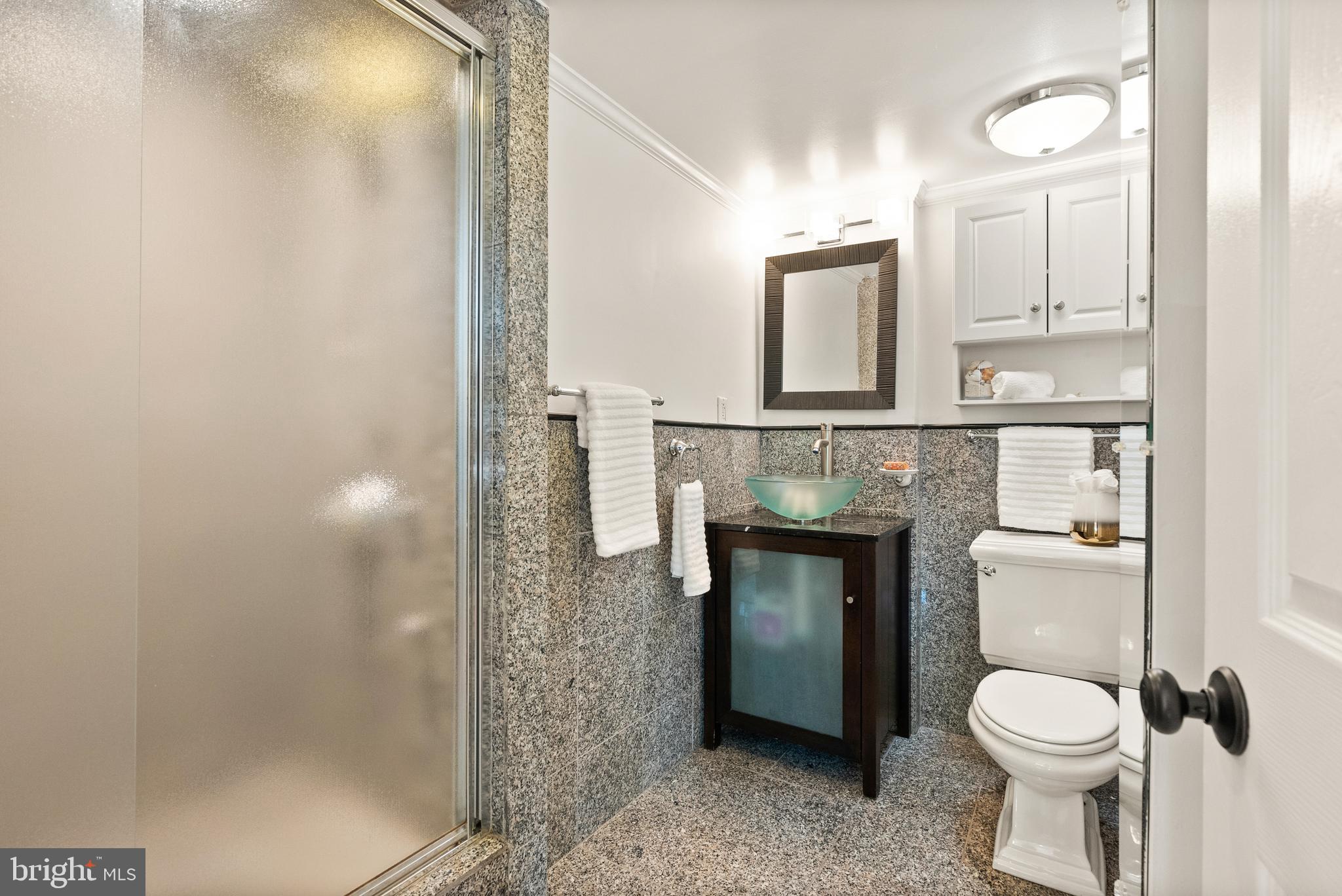 1401 N RHODES ST N #102