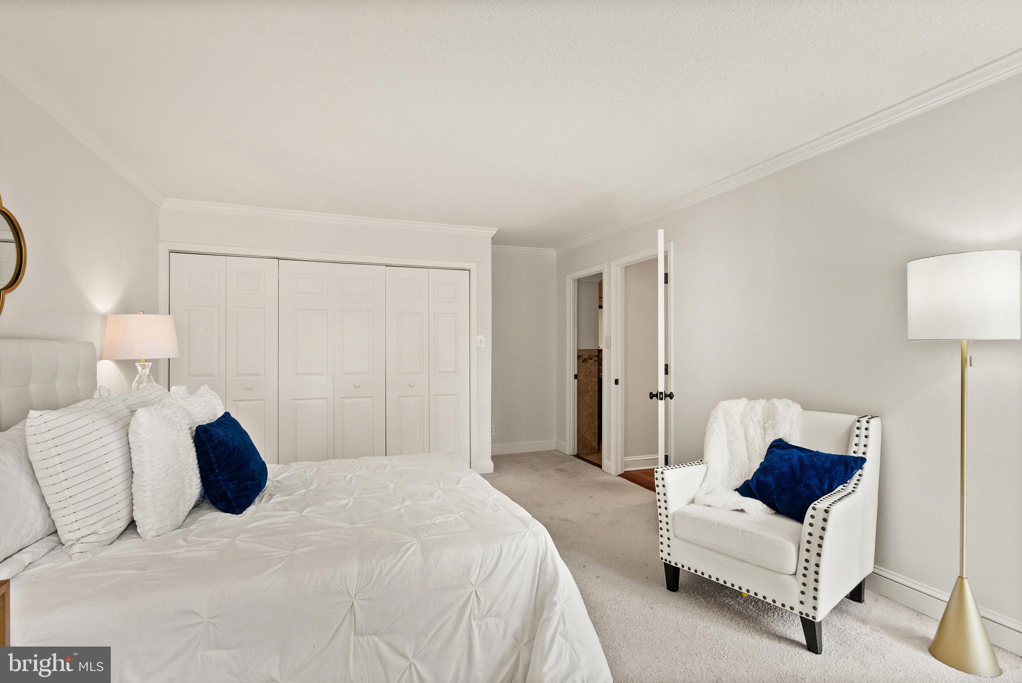 1401 N RHODES ST N #102