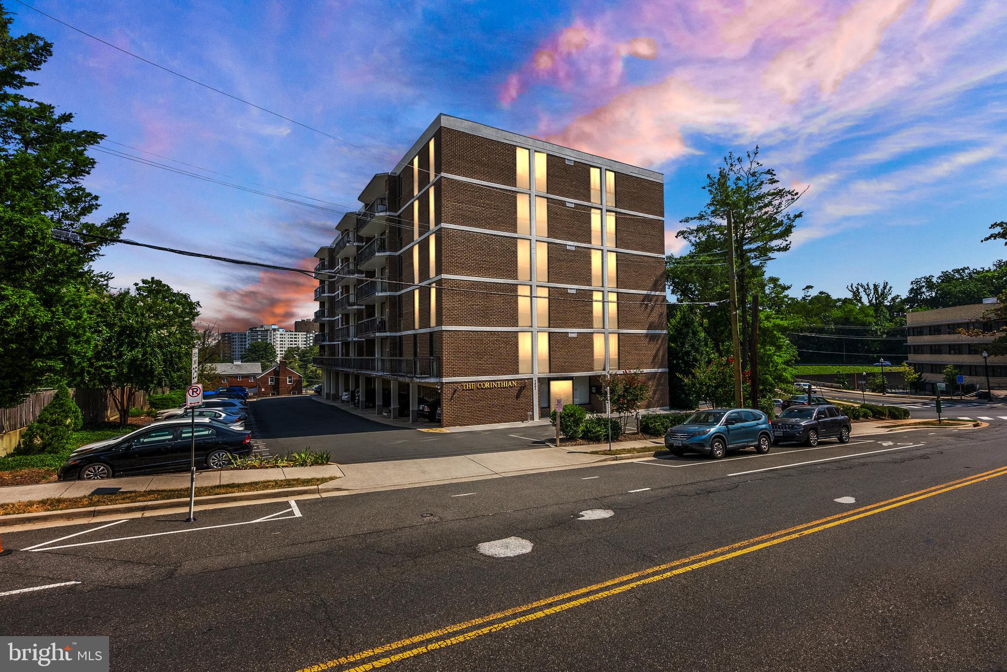 1401 N RHODES ST N #102