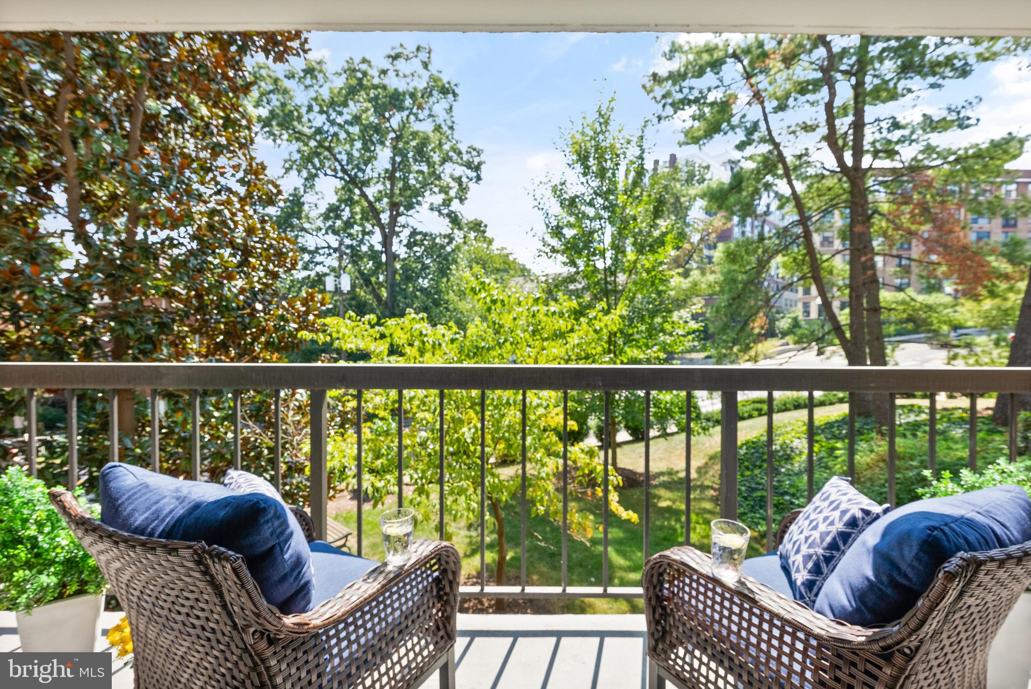 1401 N RHODES ST N #102