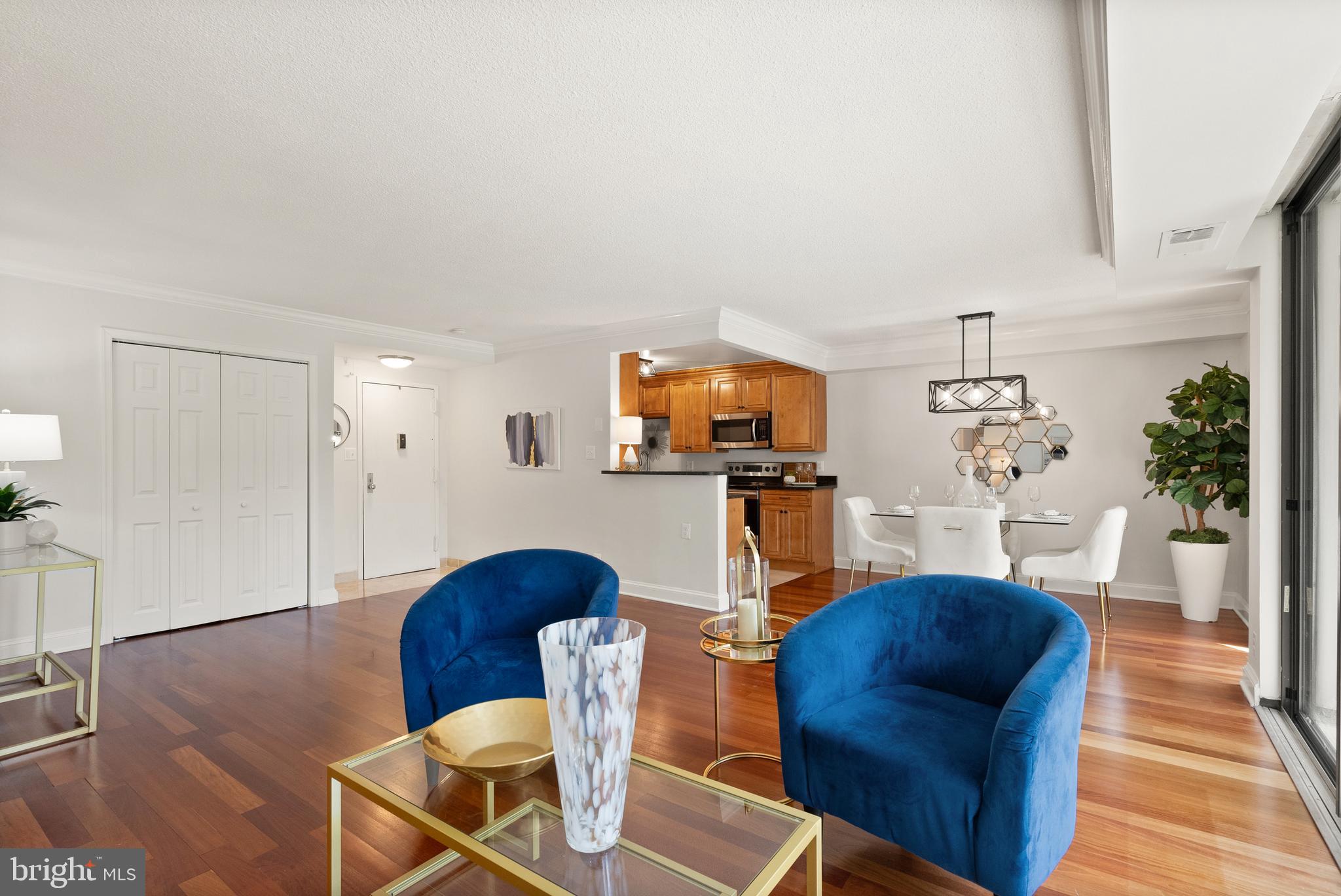 1401 N RHODES ST N #102