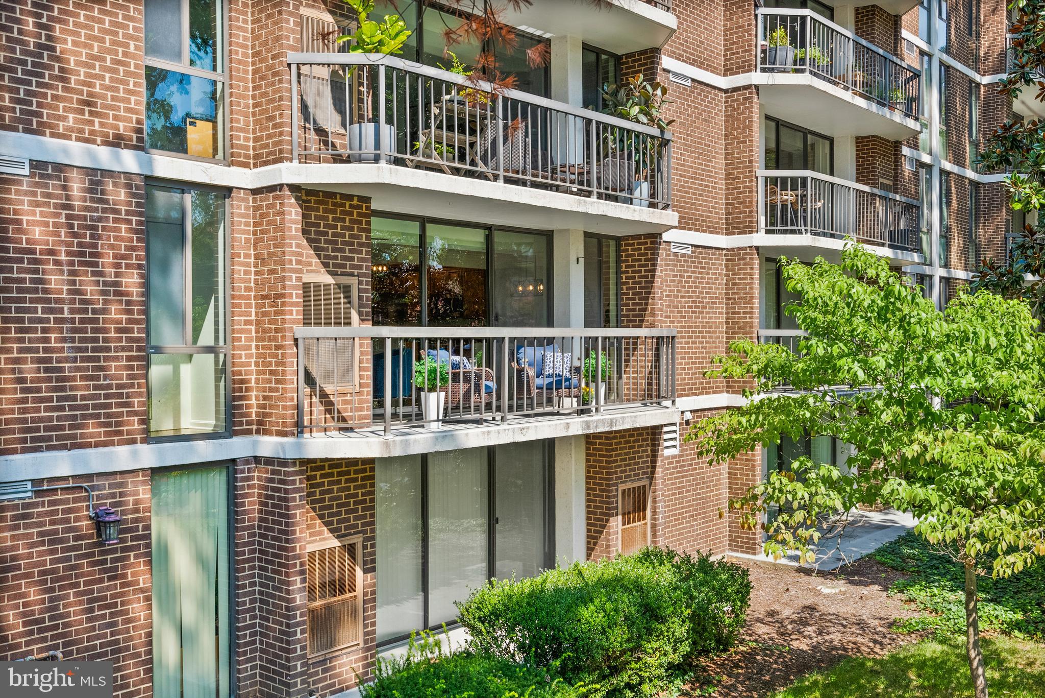 1401 N RHODES ST N #102