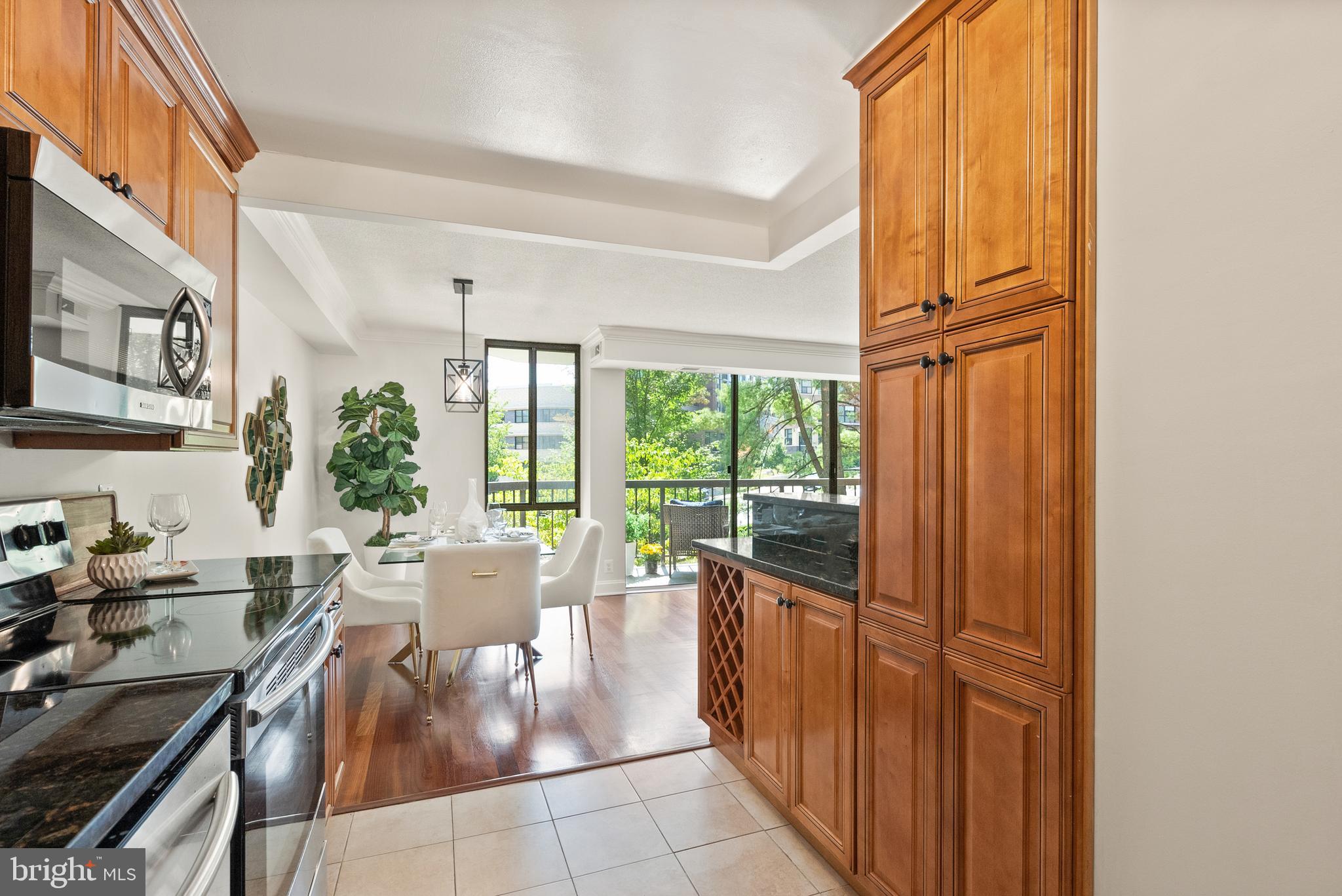 1401 N RHODES ST N #102