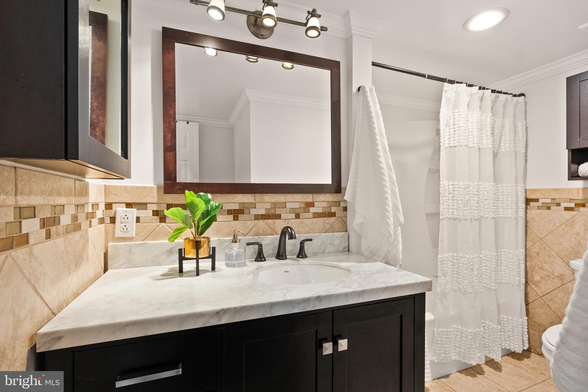 1401 N RHODES ST N #102