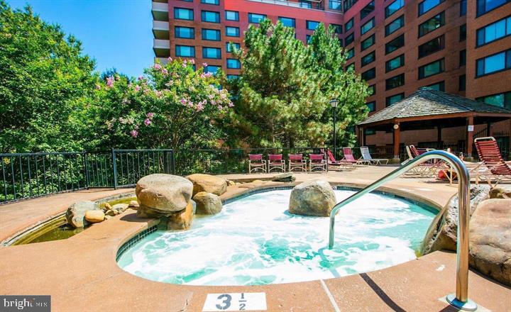 1111 ARLINGTON BLVD #624