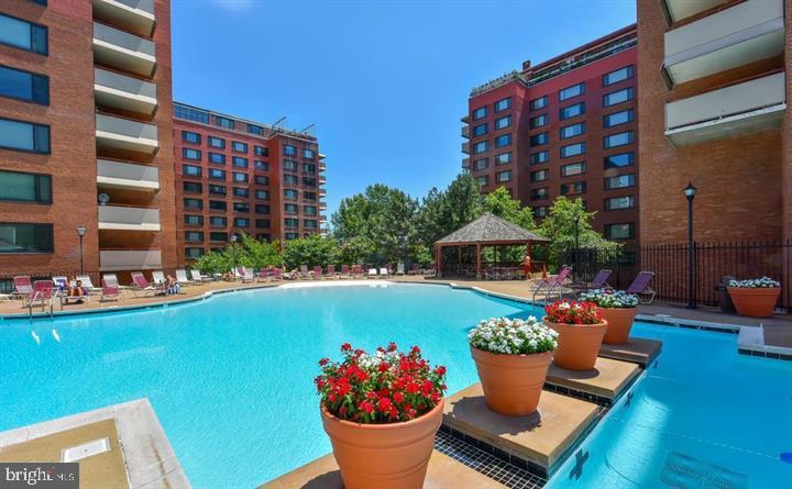 1111 ARLINGTON BLVD #624